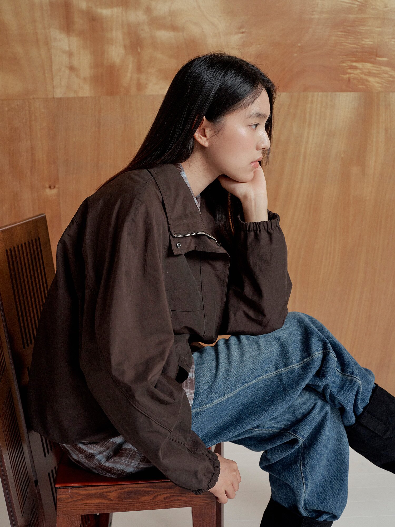오버핏 자수 스트링 하이넥 점퍼 (BROWN)