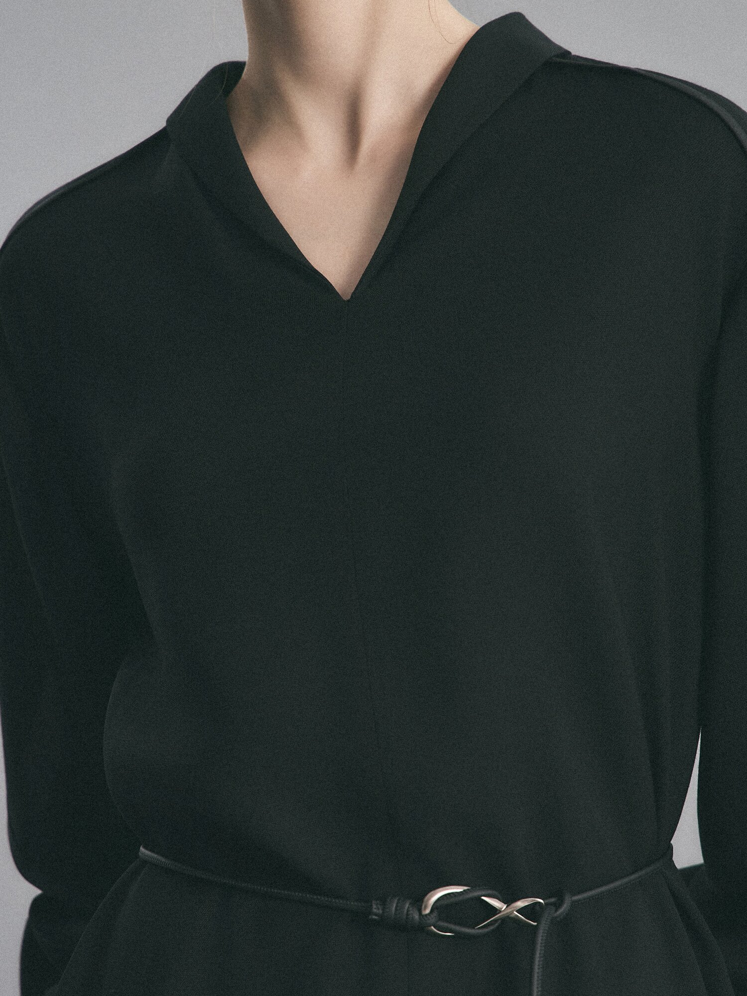 벨티드 브이넥 롱 원피스 (BLACK)