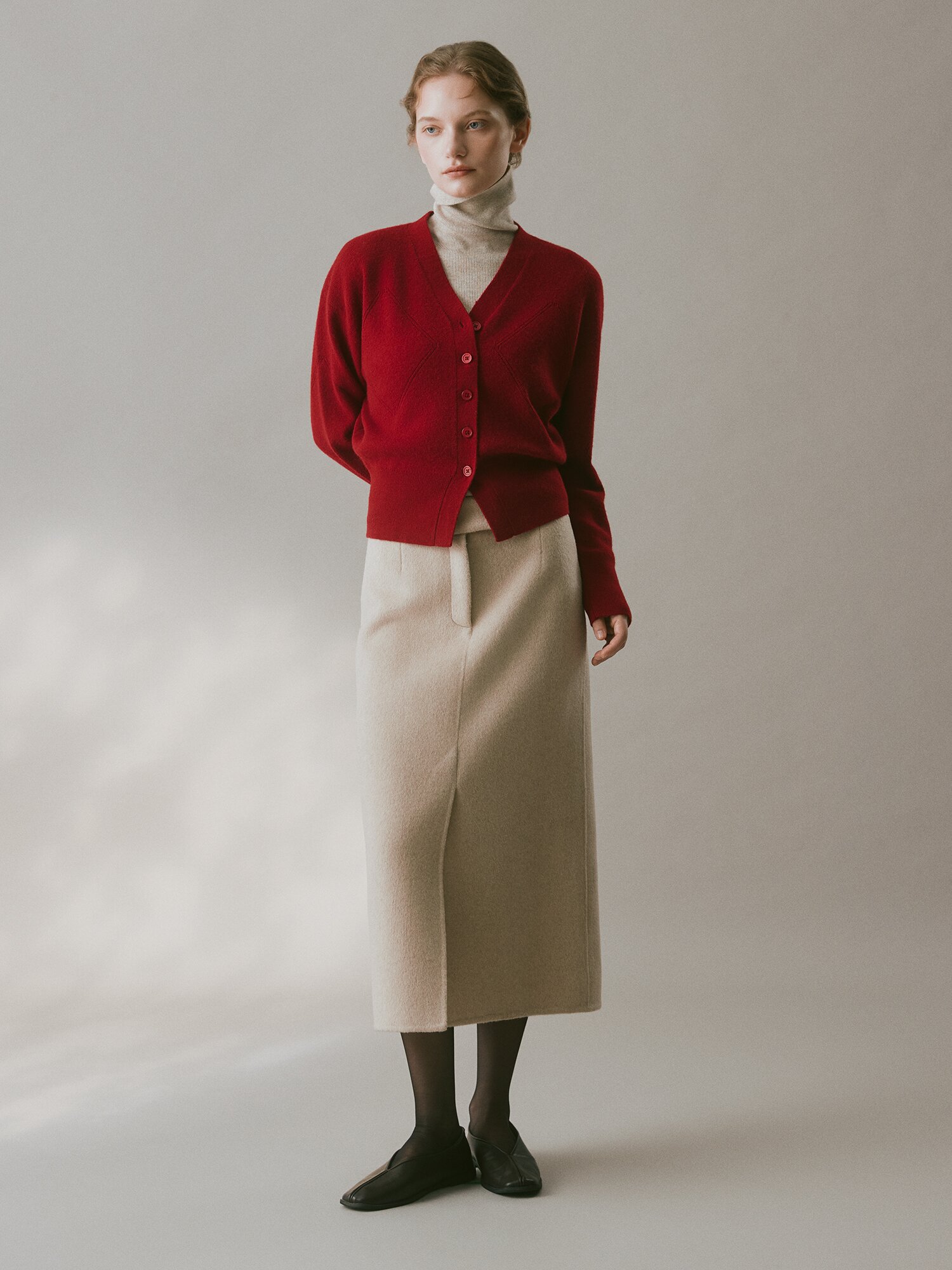 다이아 펀칭 브이넥 크롭 가디건 (BURGUNDY)