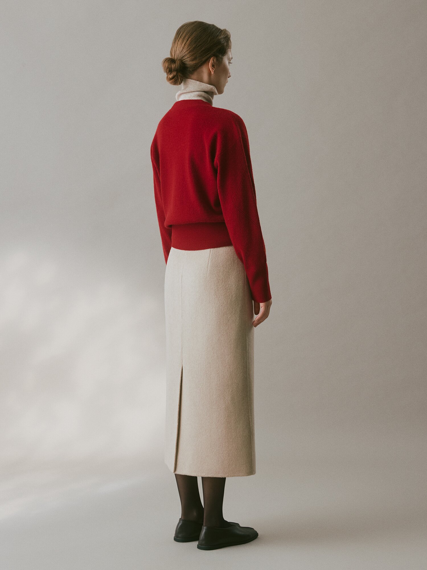 다이아 펀칭 브이넥 크롭 가디건 (BURGUNDY)