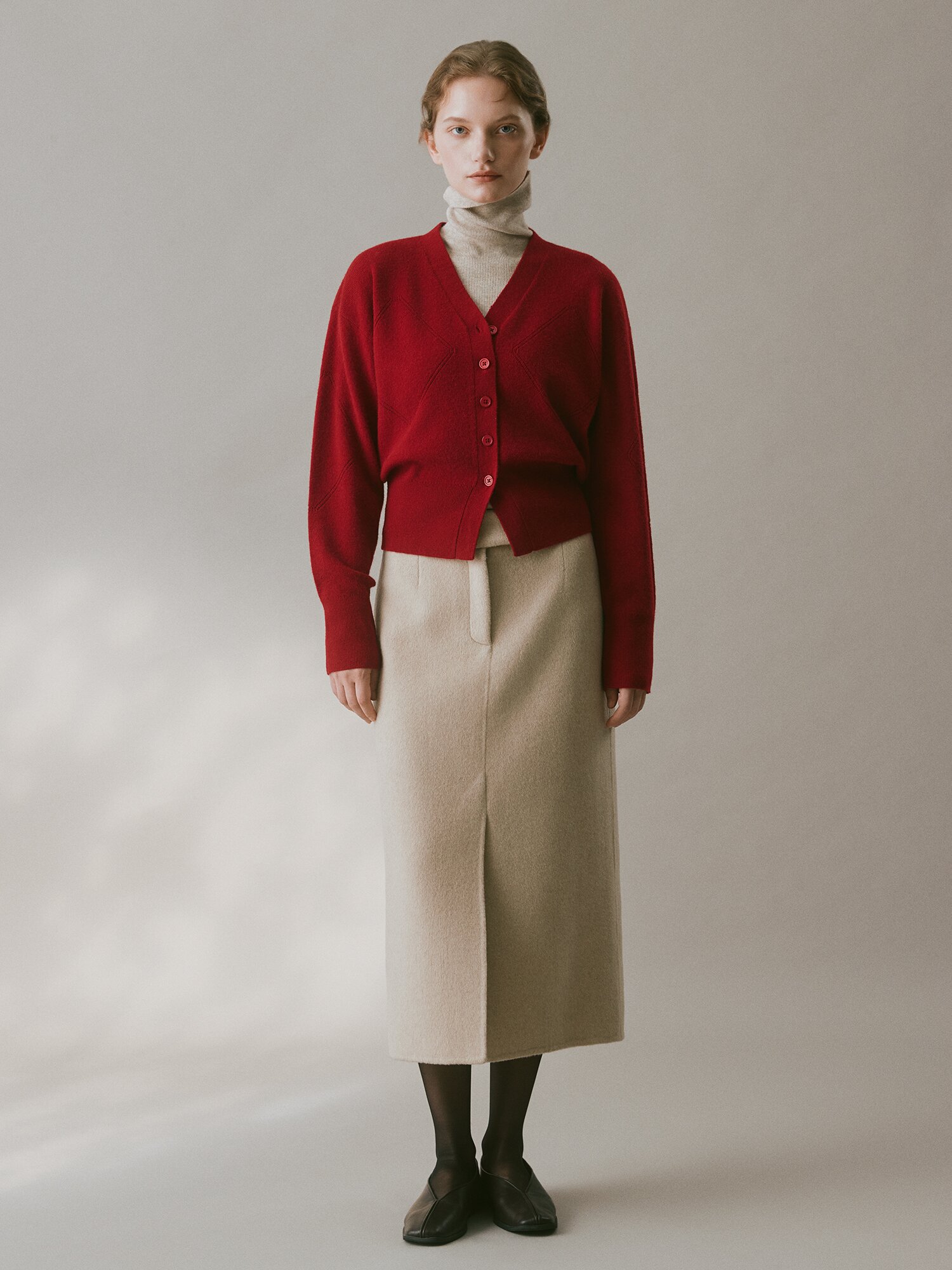 다이아 펀칭 브이넥 크롭 가디건 (BURGUNDY)