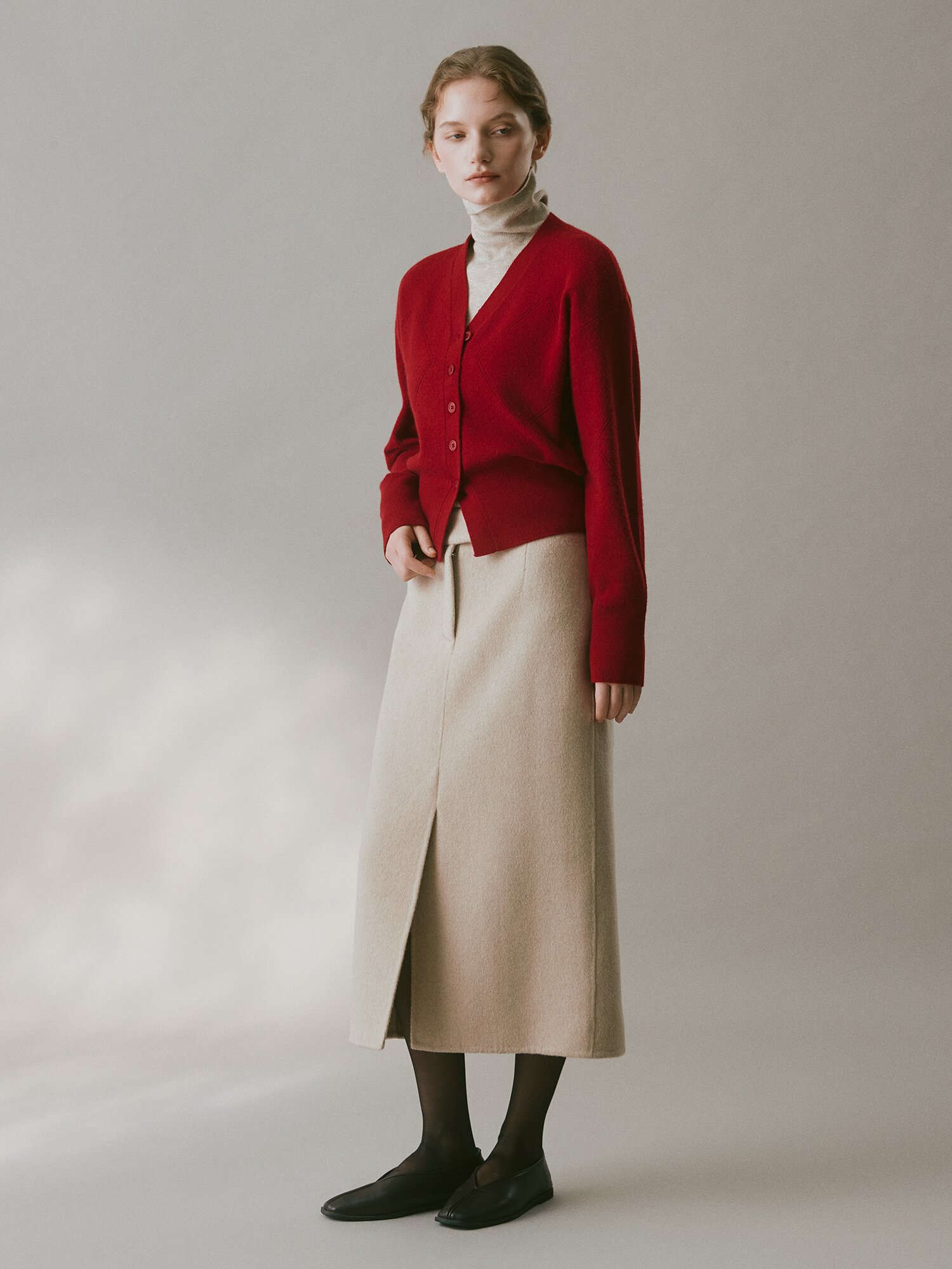 다이아 펀칭 브이넥 크롭 가디건 (BURGUNDY)