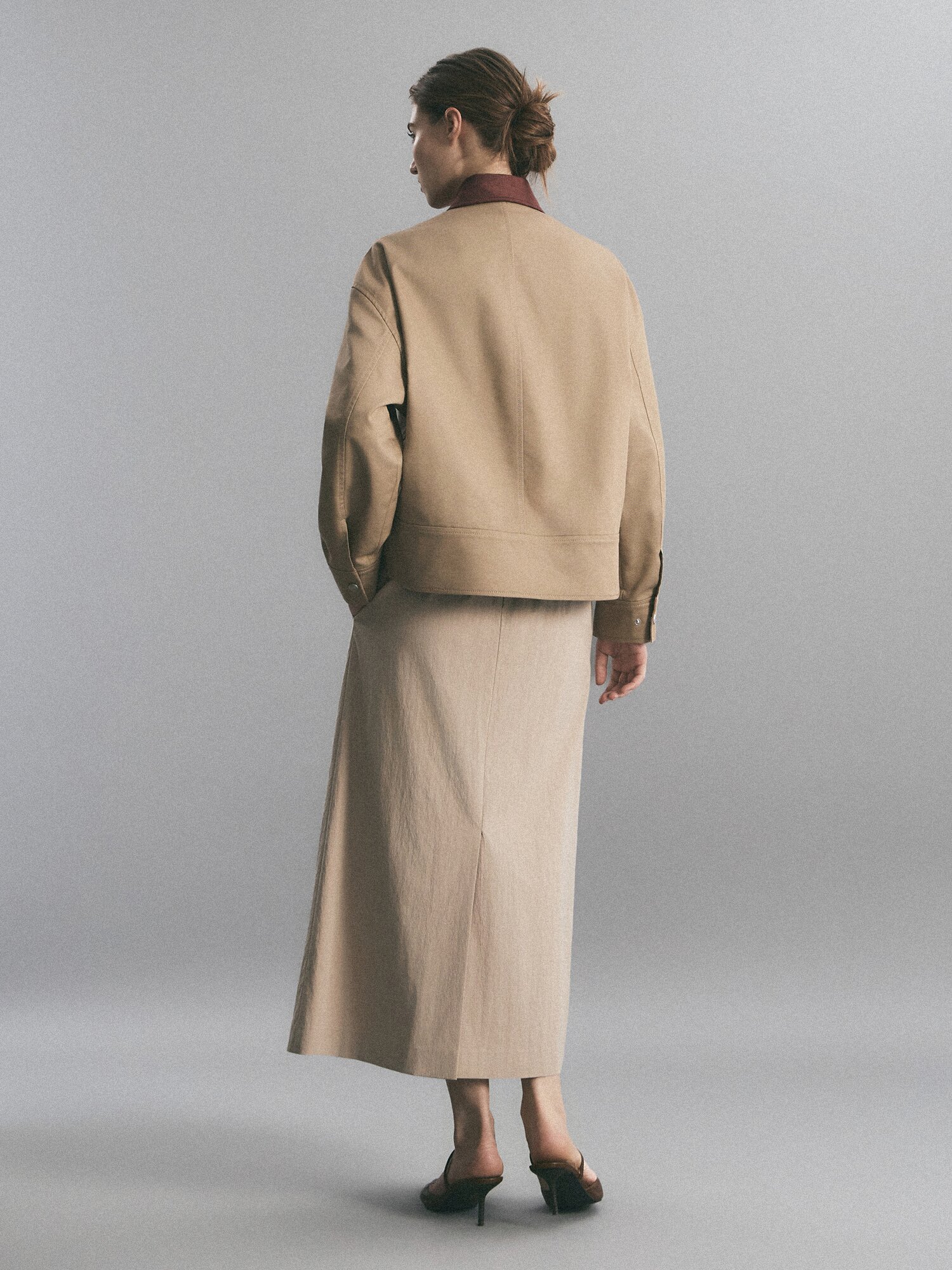 인버티드 플리츠 롱 스커트 (BEIGE)