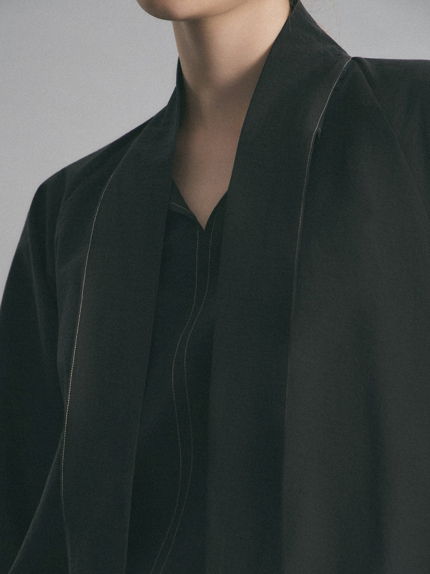 타이넥 벌룬 슬리브 블라우스 (BLACK)
