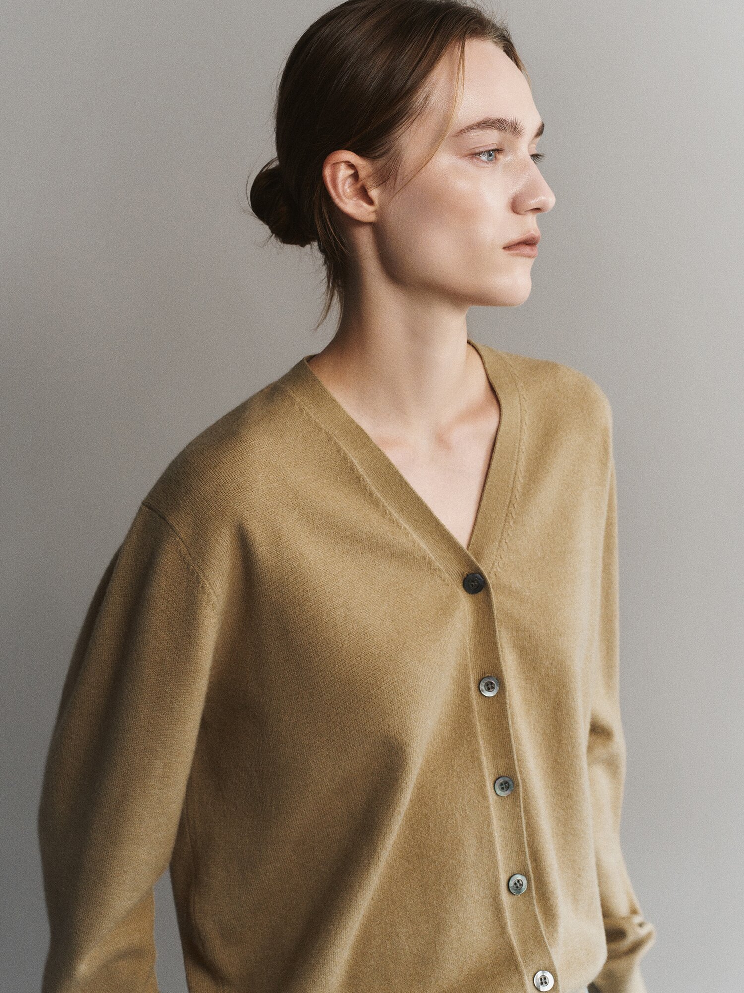 루즈핏 캐시미어 브이넥 가디건 (KHAKI BEIGE)
