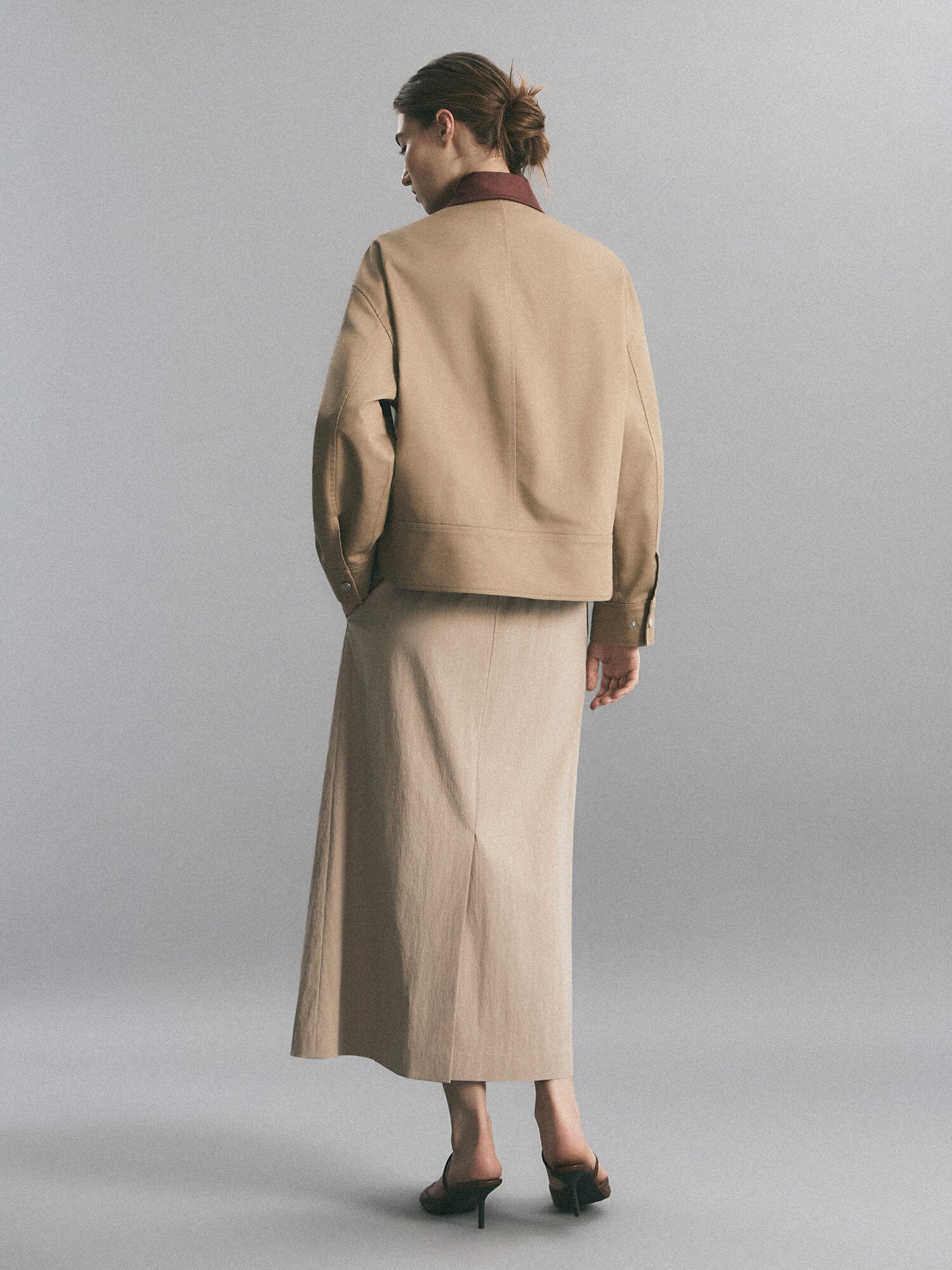 배색 칼라 집업 점퍼 (BEIGE)