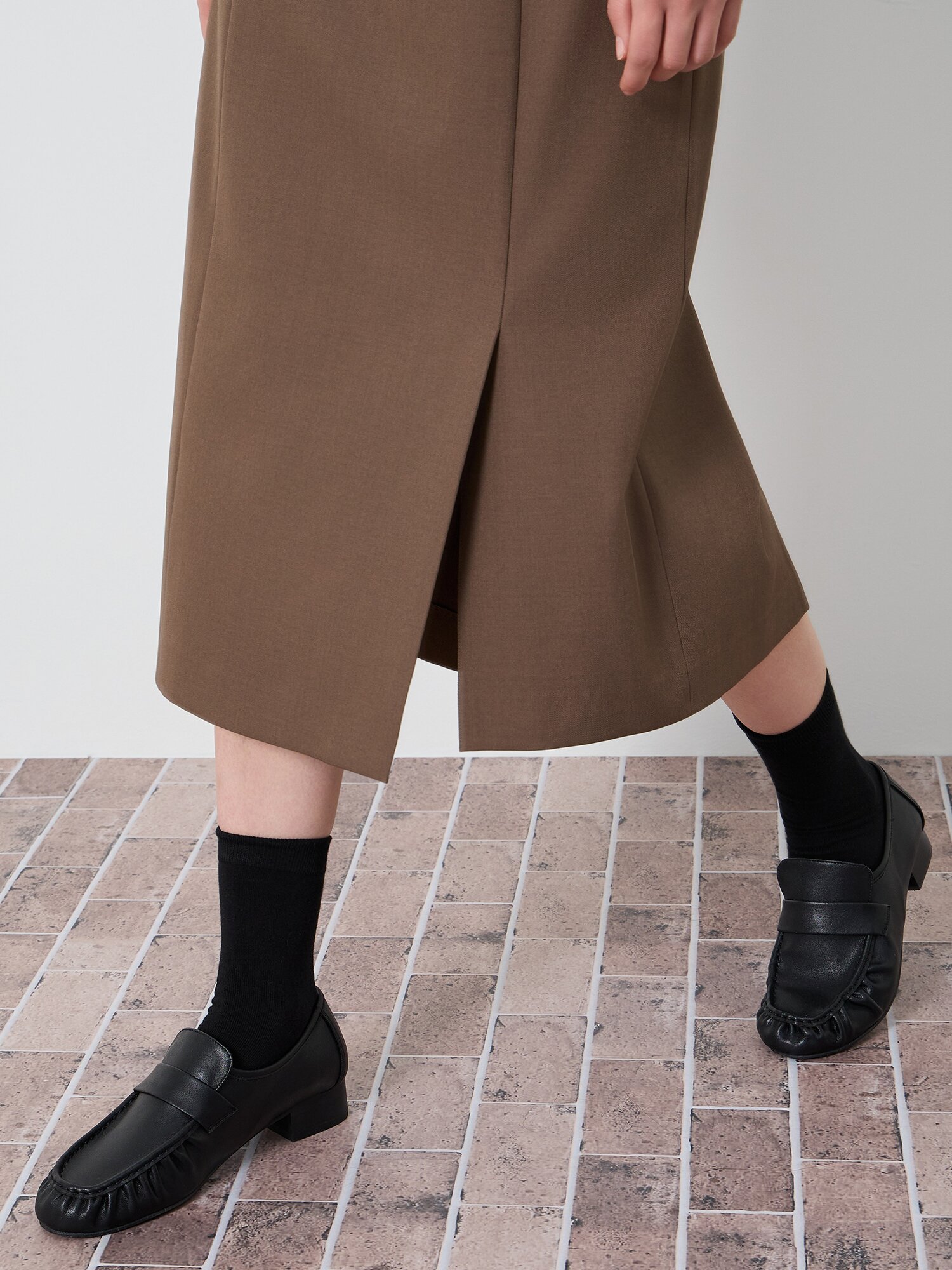 사이드 슬릿 벨티드 롱 스커트 (BROWN)