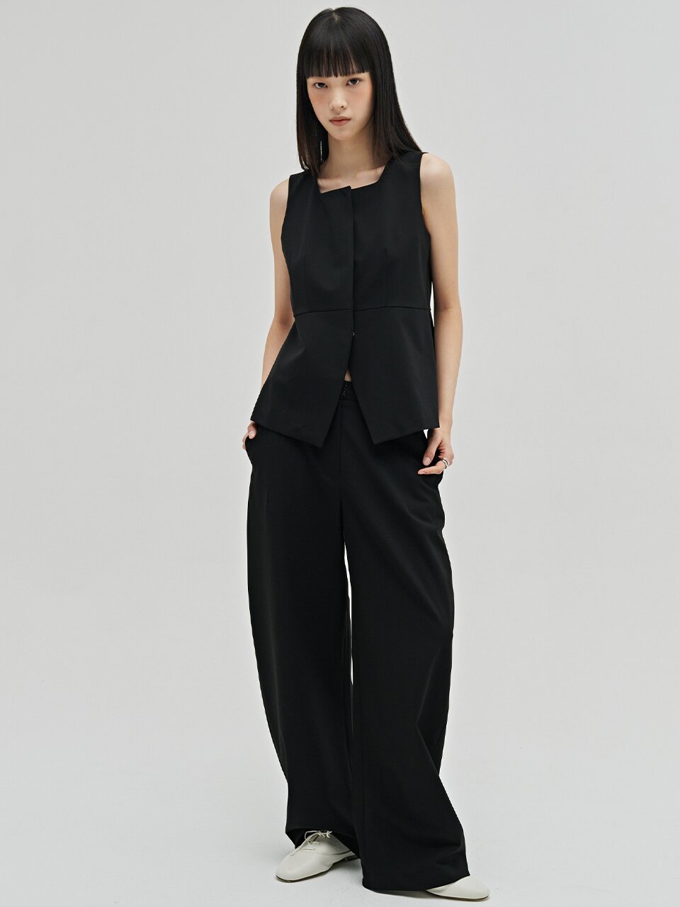 울 테일러드 커브드 팬츠 - 블랙 / Wool Tailored Curved Pants - Black