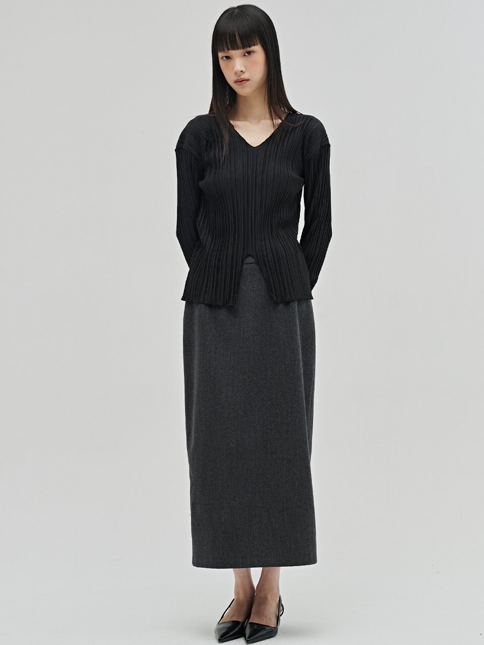 브이넥 플리츠 블라우스 - 블랙 / V-Neck Pleated Blouse - Black