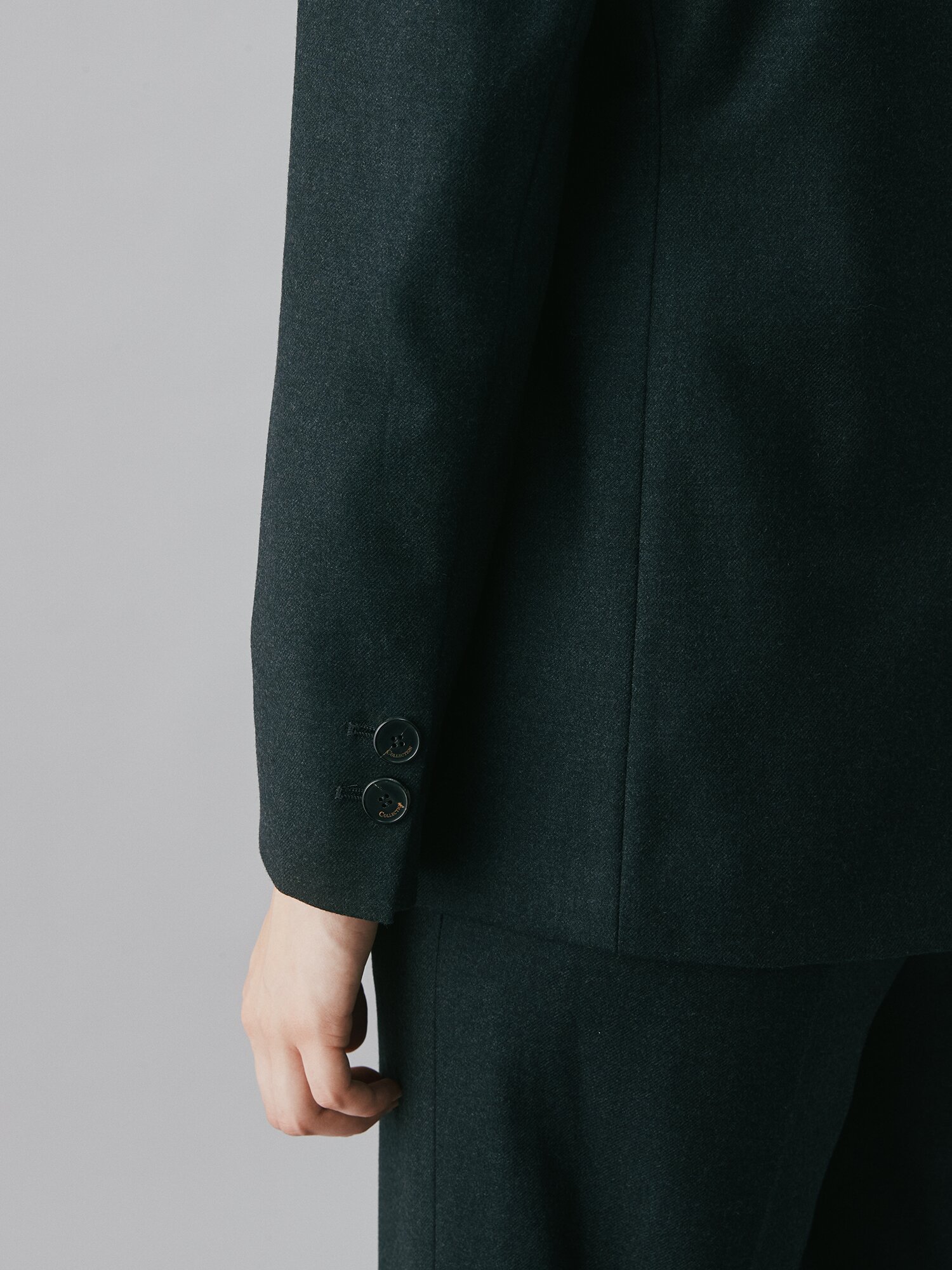포멀 울 피크드 라펠 더블 재킷 (DARK GREY)
