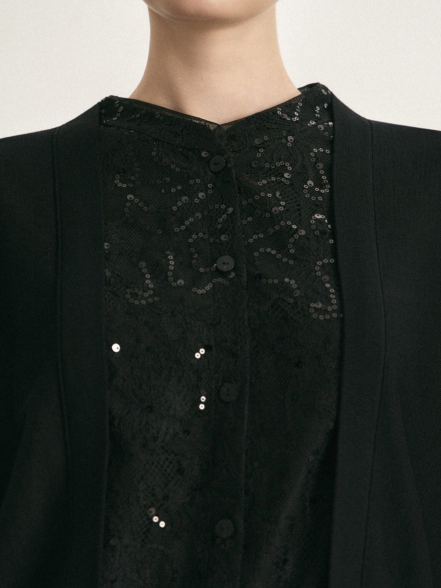 스팽글 패널 브이넥 가디건 (BLACK)