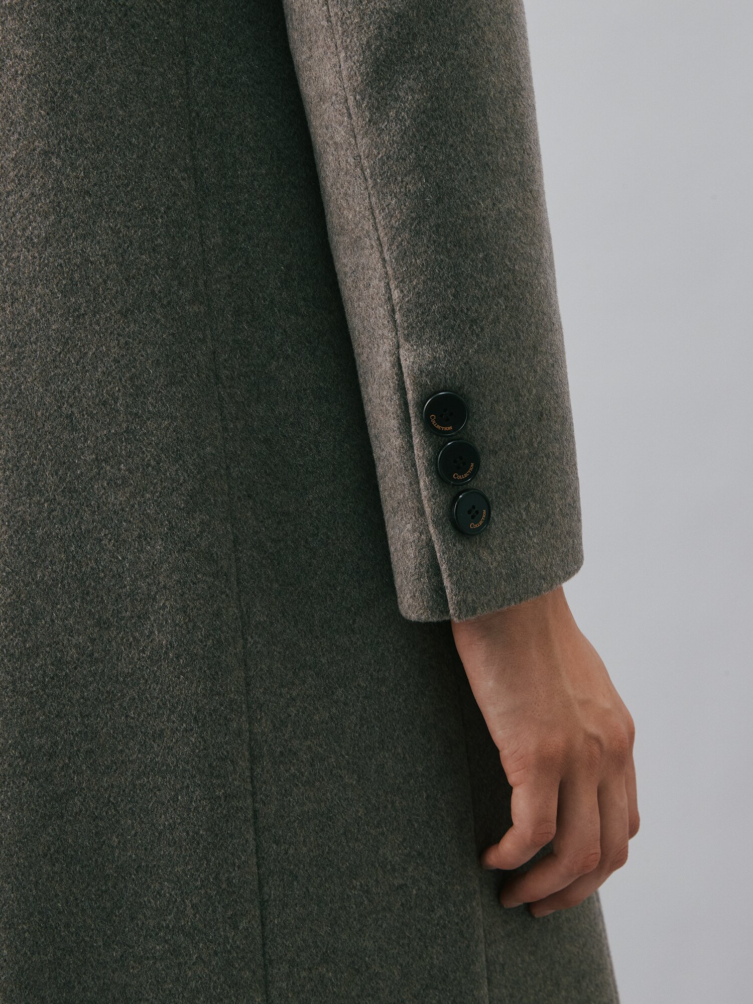 캐시미어 피크드 라펠 더블 롱 코트 (SEPIA GREY)