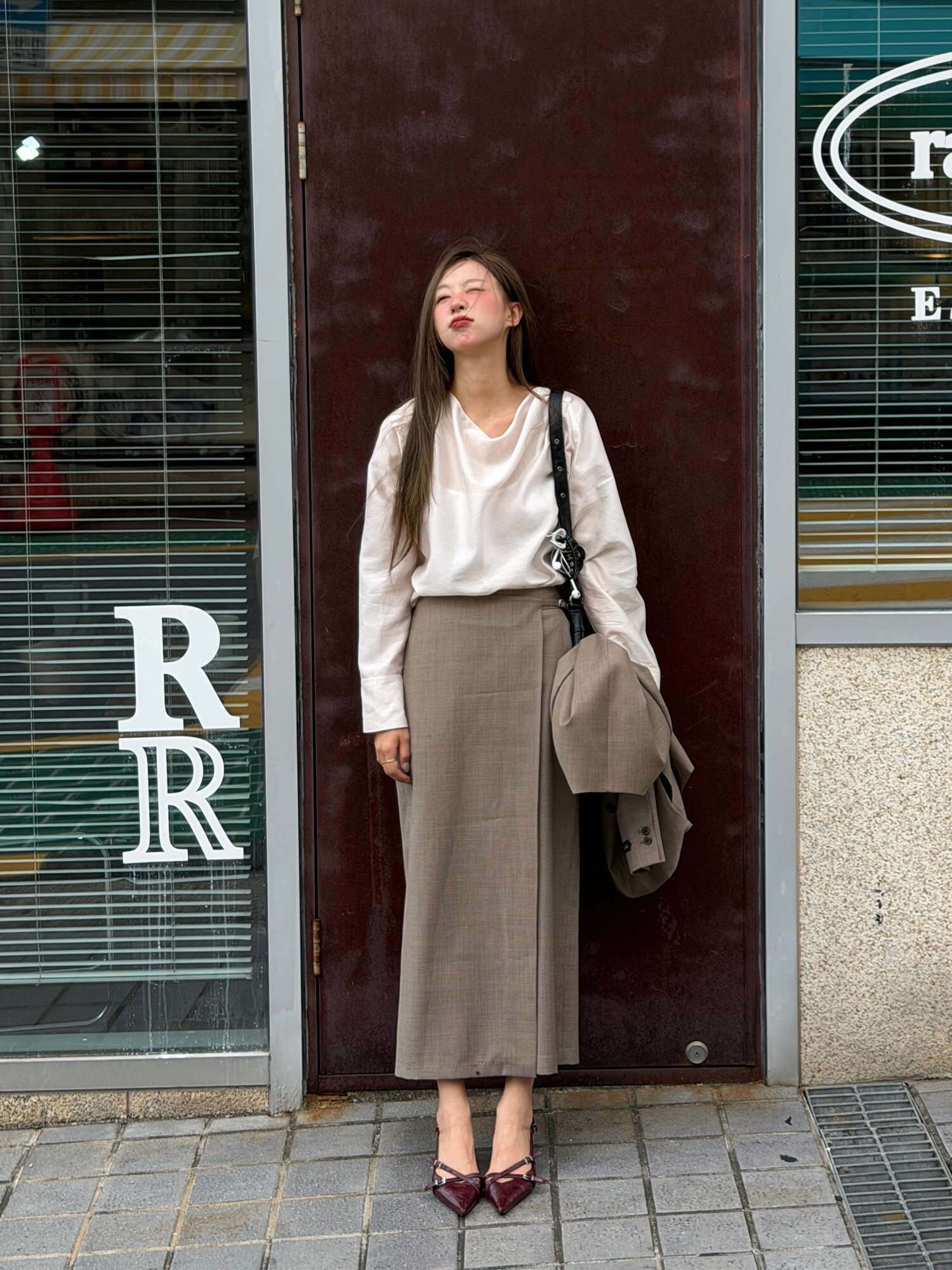 울 벨트 장식 랩 H라인 스커트 (DARK BEIGE)