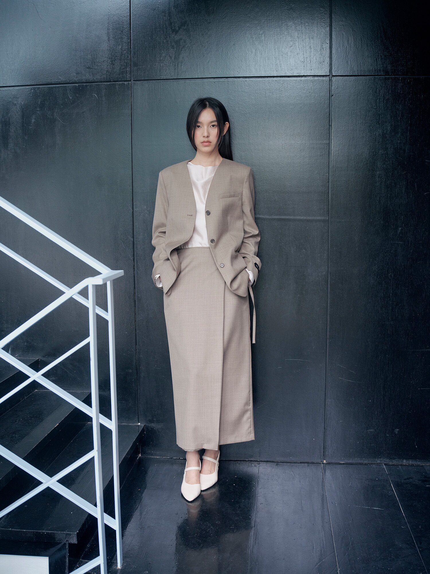 울 벨트 장식 랩 H라인 스커트 (DARK BEIGE)