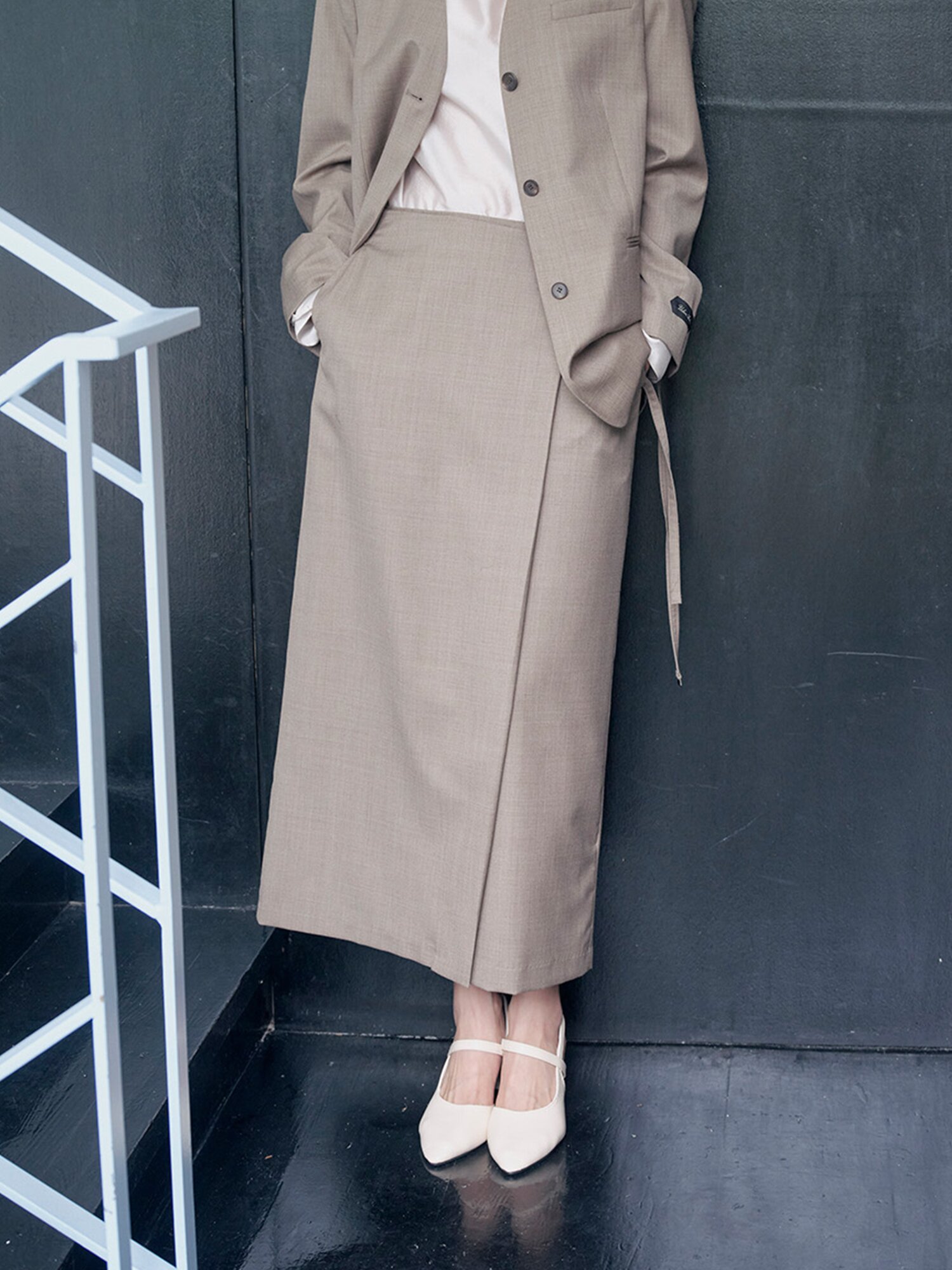 울 벨트 장식 랩 H라인 스커트 (DARK BEIGE)