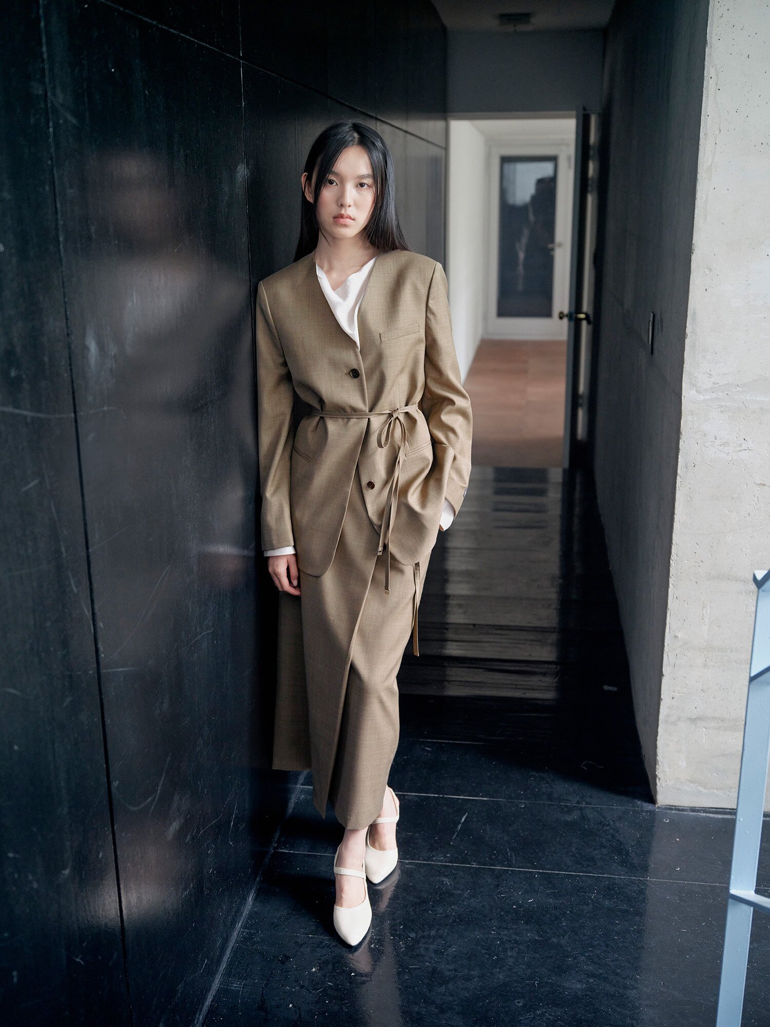 울 벨트 장식 랩 H라인 스커트 (DARK BEIGE)