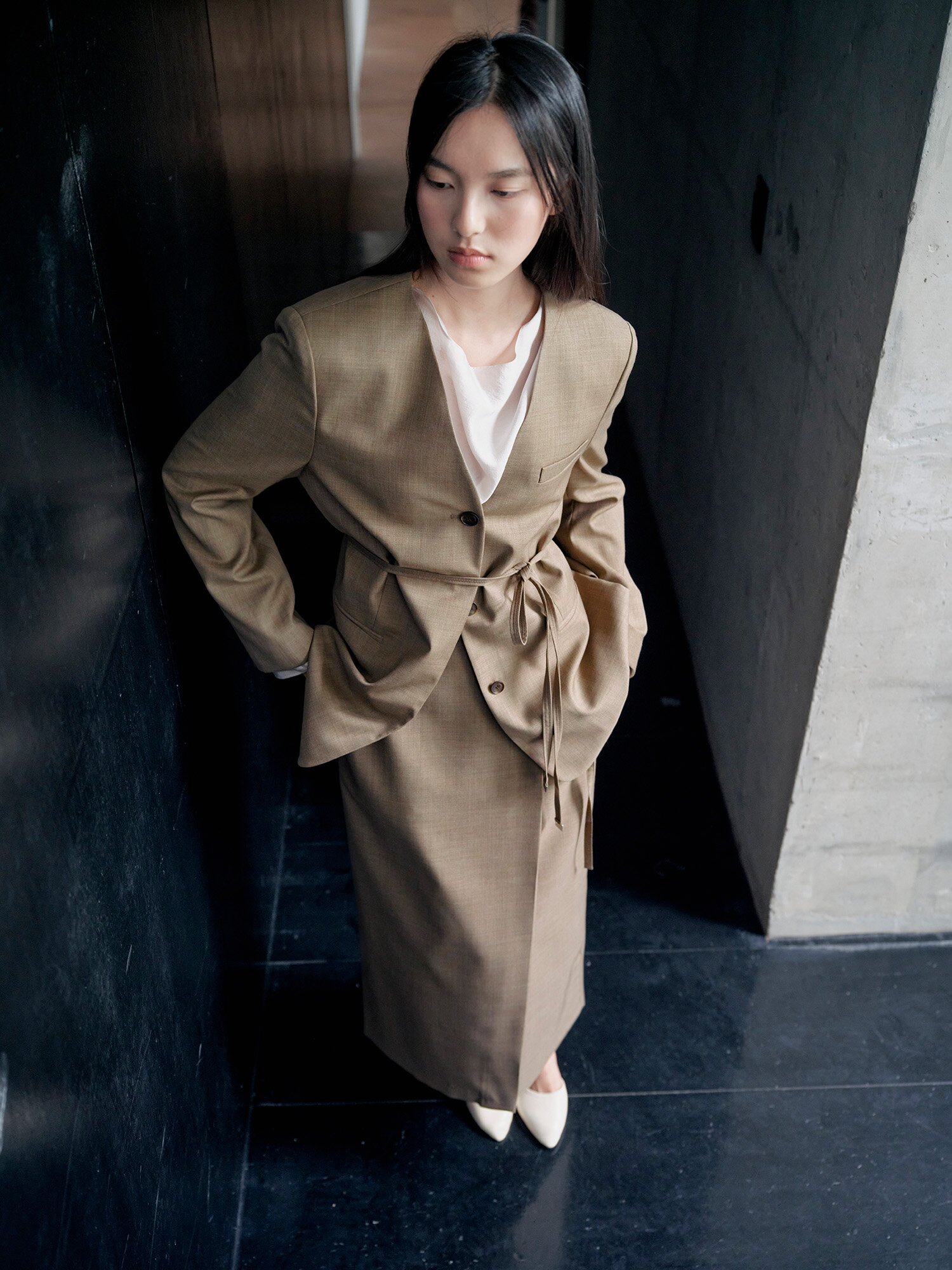 울 벨트 장식 랩 H라인 스커트 (DARK BEIGE)