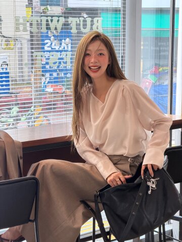 실키 래글런 카울넥 블라우스 