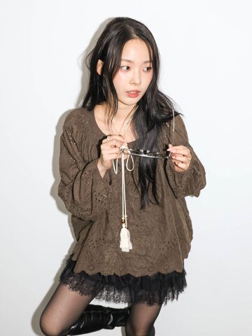 DD_Eyelet lace peasant blouse
