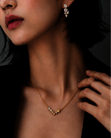 Ascending Curve Pavé Necklace 어센딩 커브 파베 네크리스