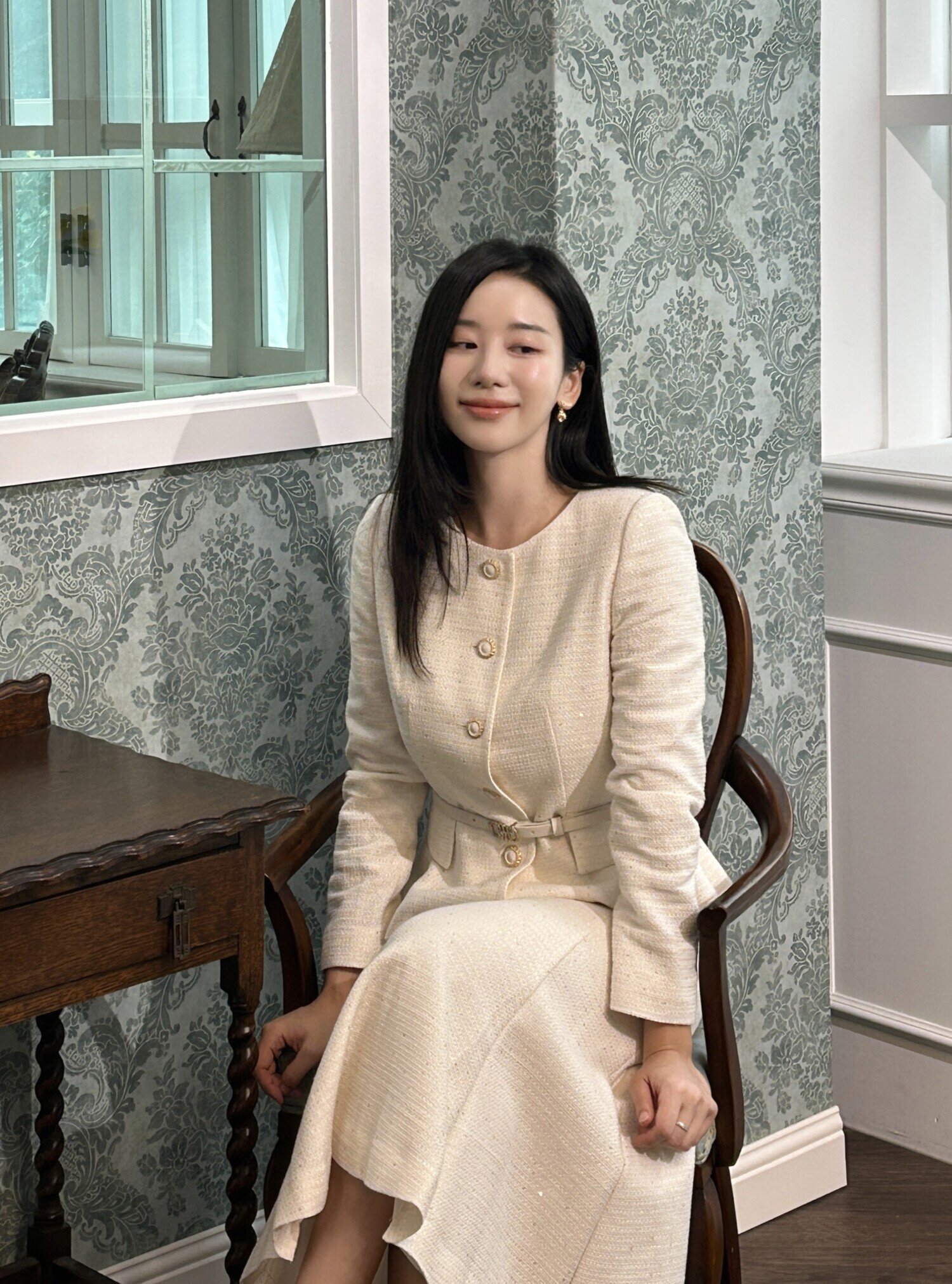 스팽글 트위드 라운드넥 크롭 재킷 (IVORY)