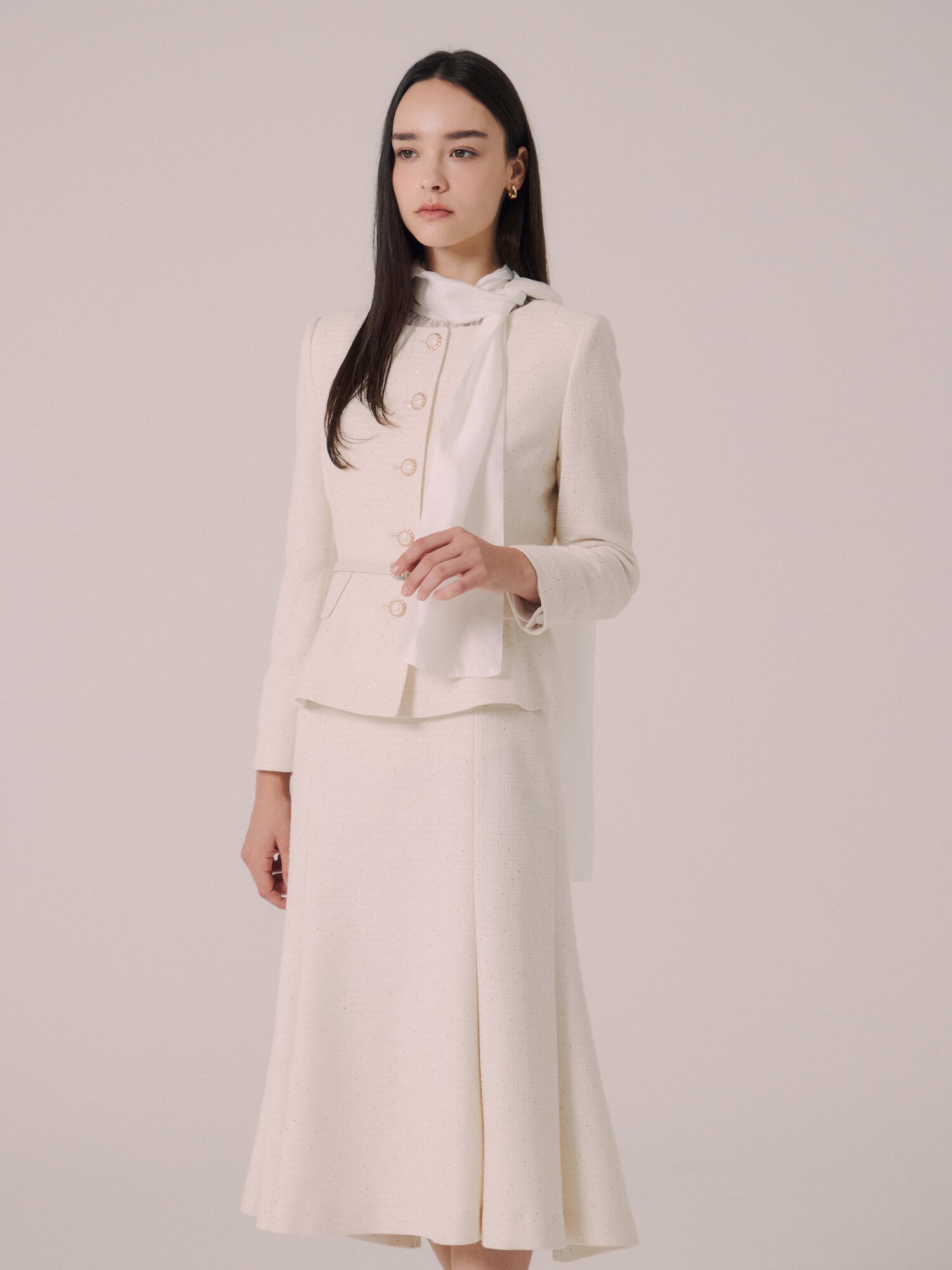 스팽글 트위드 라운드넥 크롭 재킷 (IVORY)