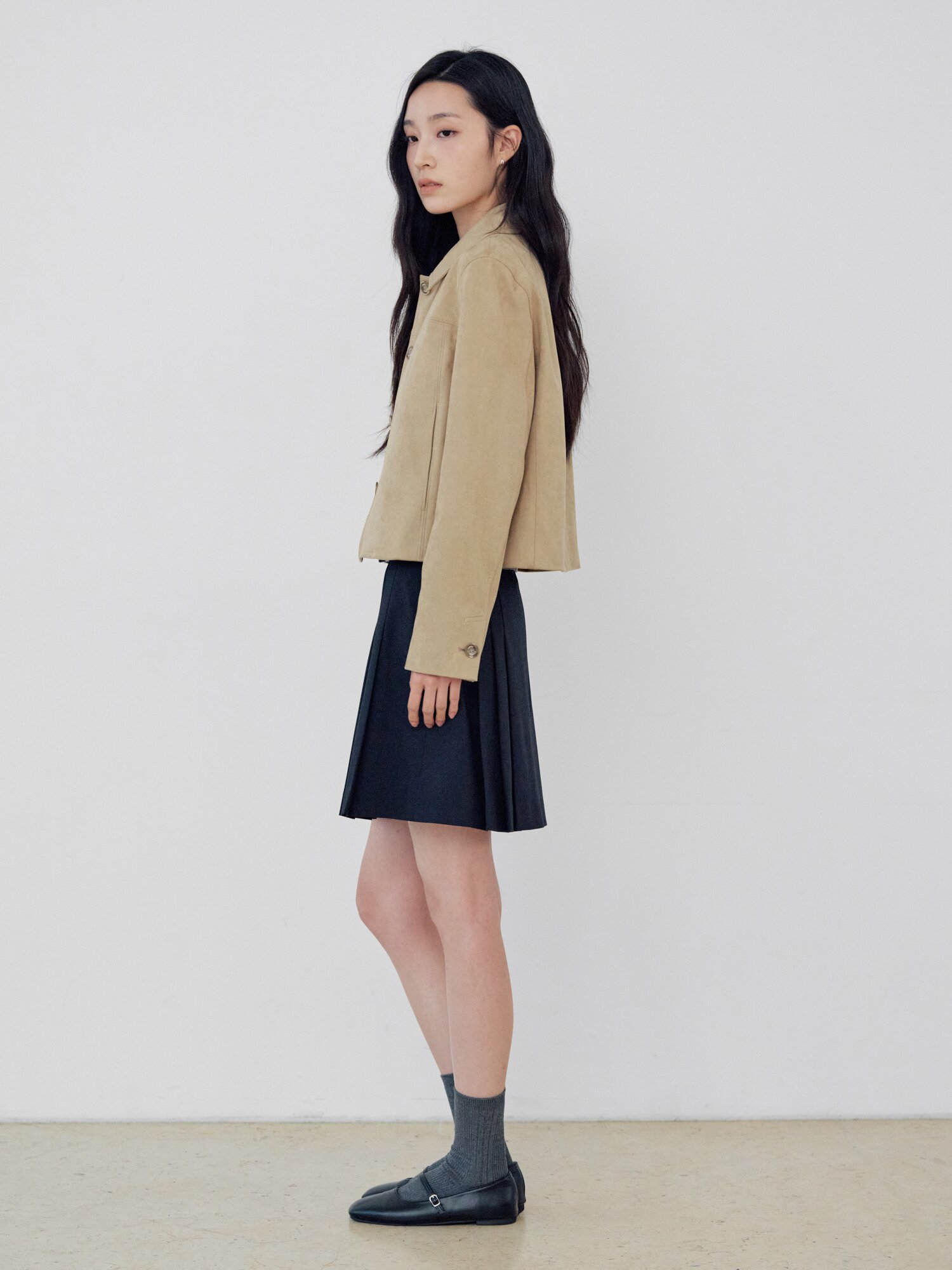 스웨이드 싱글 칼라 크롭 재킷 (BEIGE)