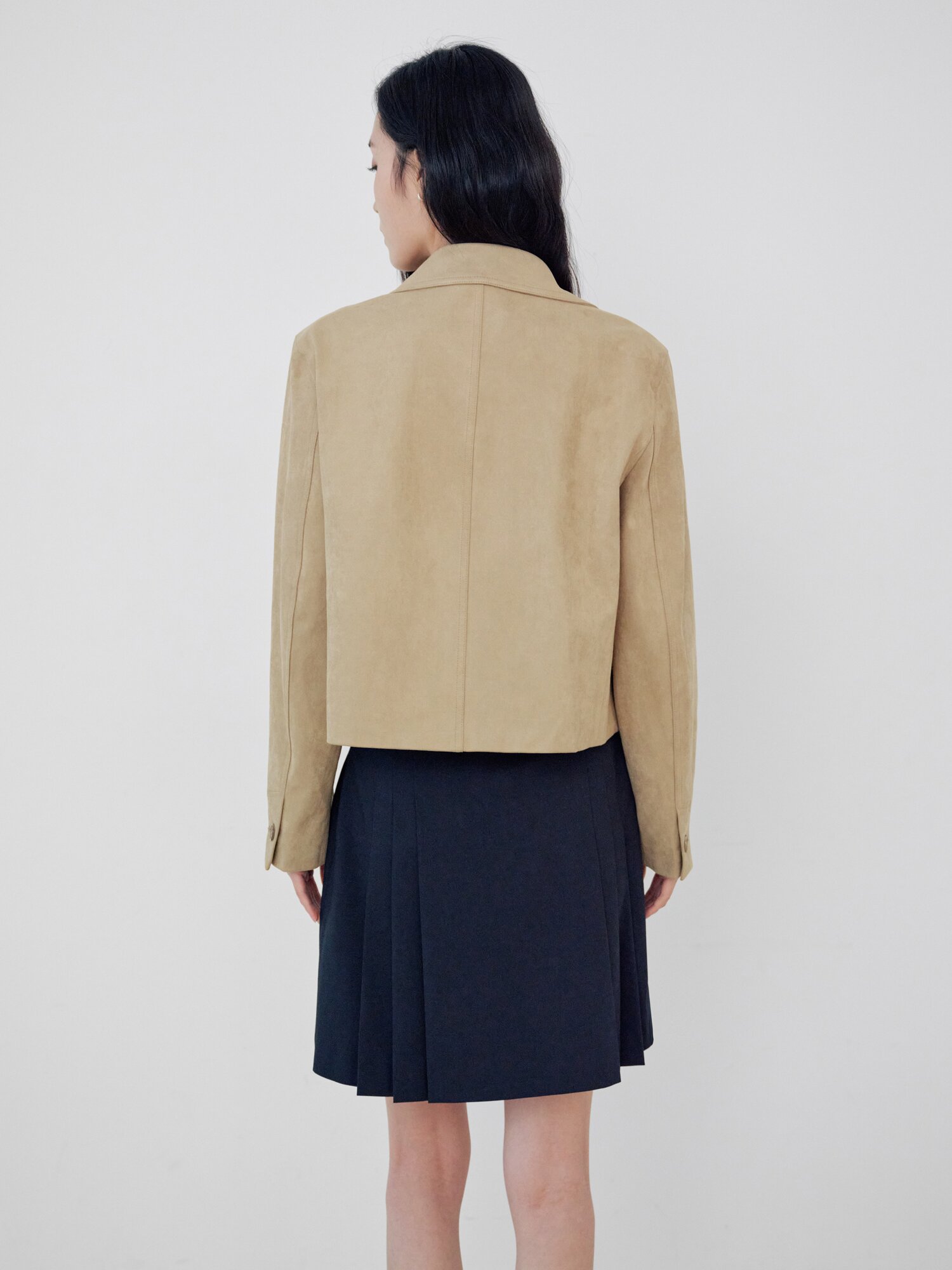 스웨이드 싱글 칼라 크롭 재킷 (BEIGE)