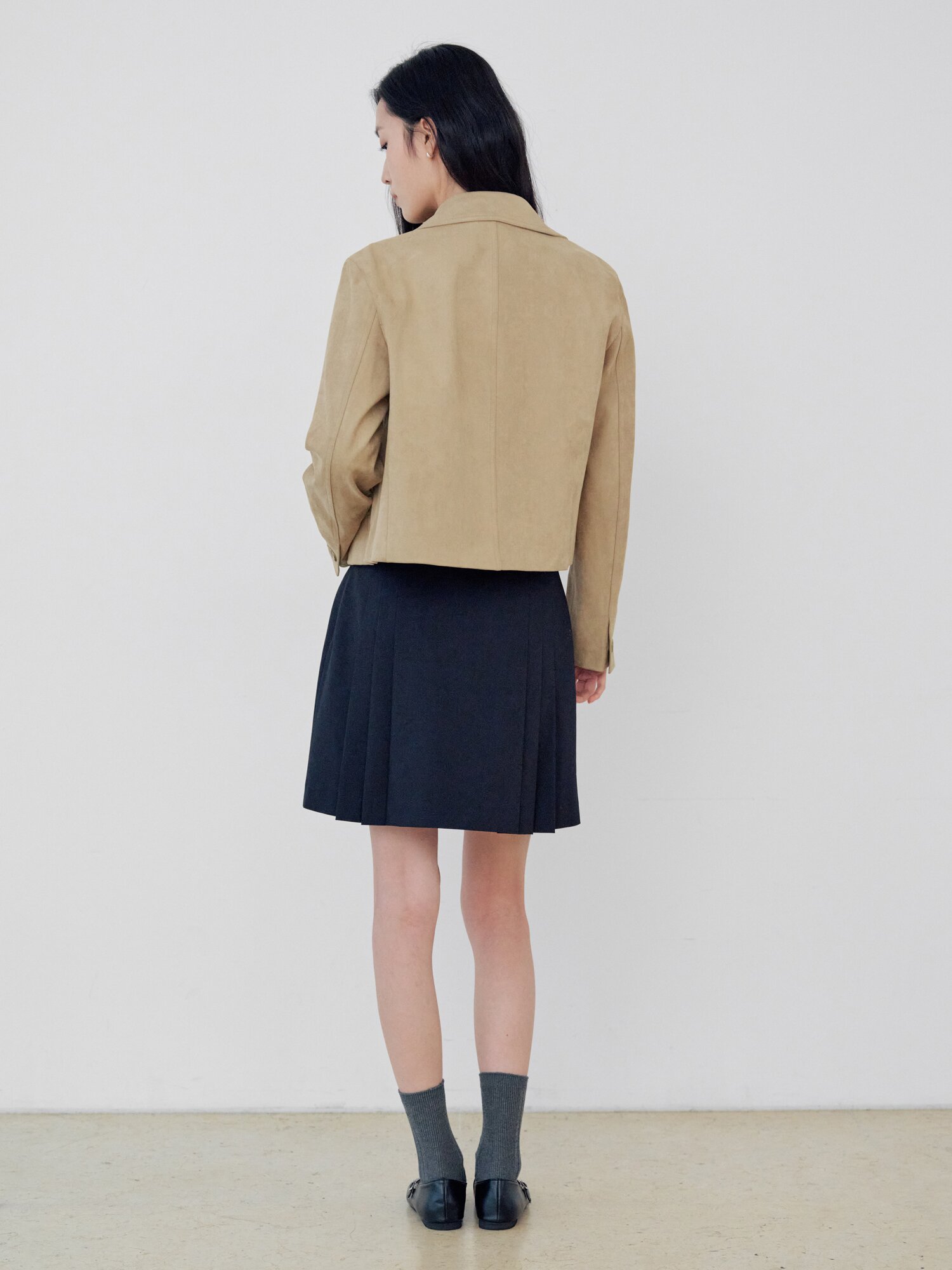 스웨이드 싱글 칼라 크롭 재킷 (BEIGE)