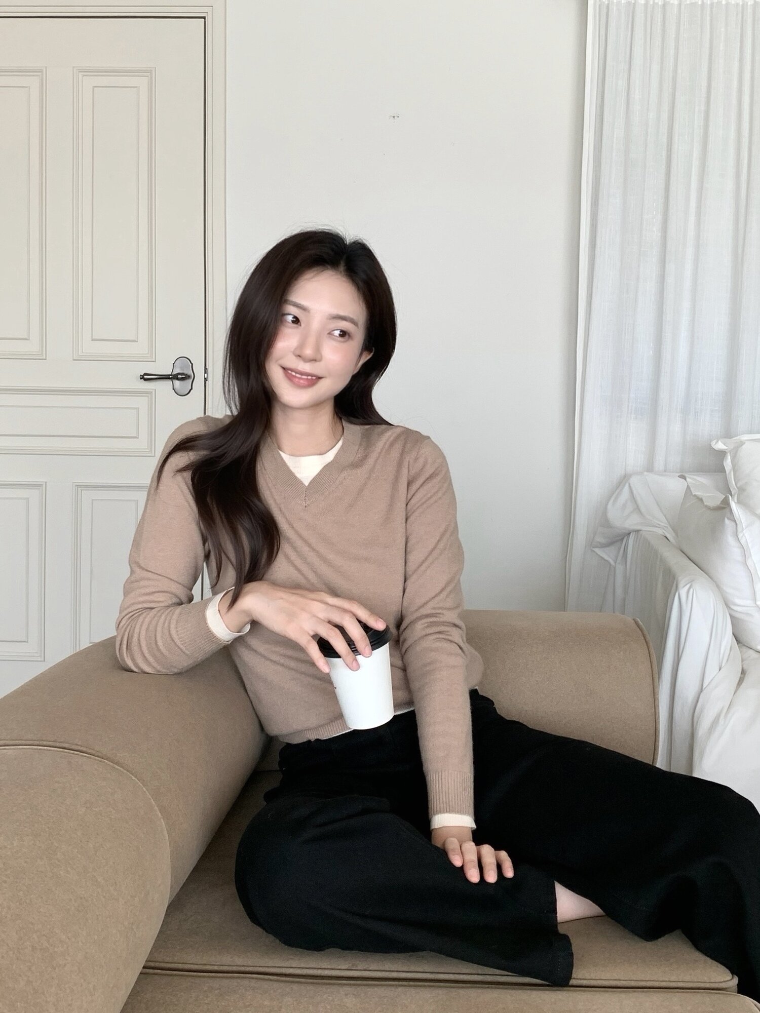 소프트 브이넥 풀오버 니트 (BEIGE)