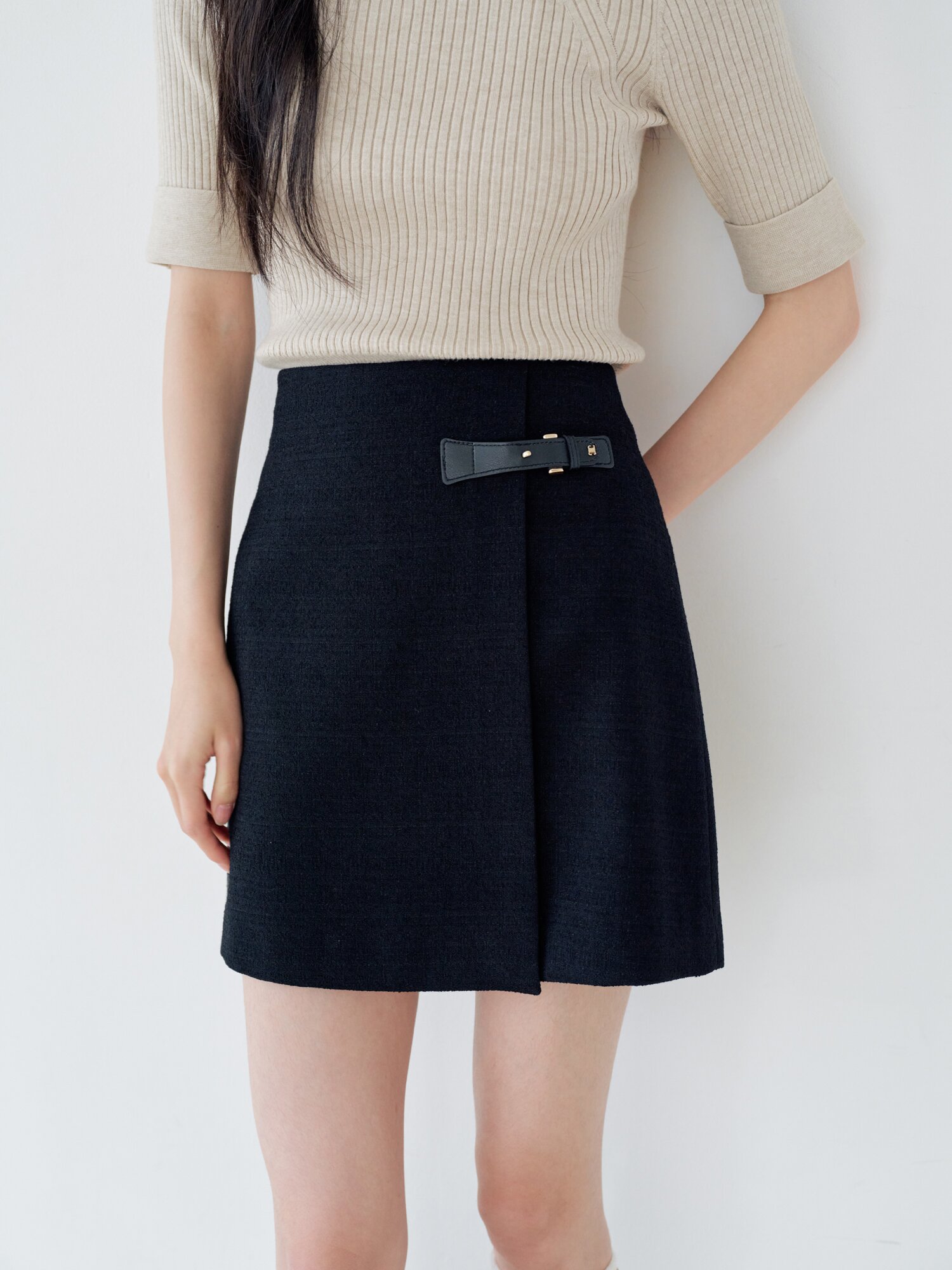 레더 장식 랩 미니 스커트 (BLACK)