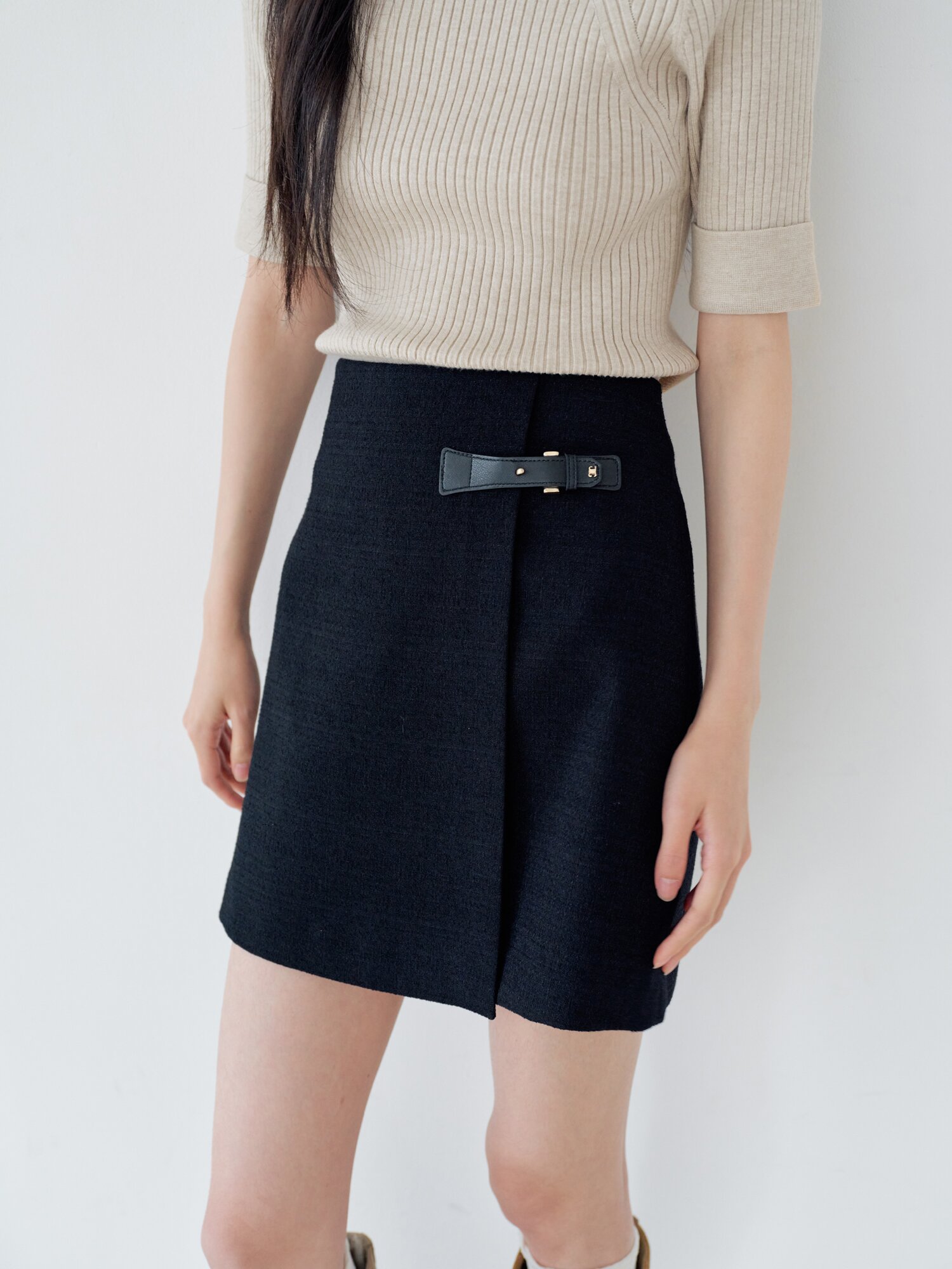 레더 장식 랩 미니 스커트 (BLACK)