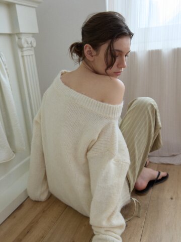 Soft Off-Shoulder Knit_Ivory