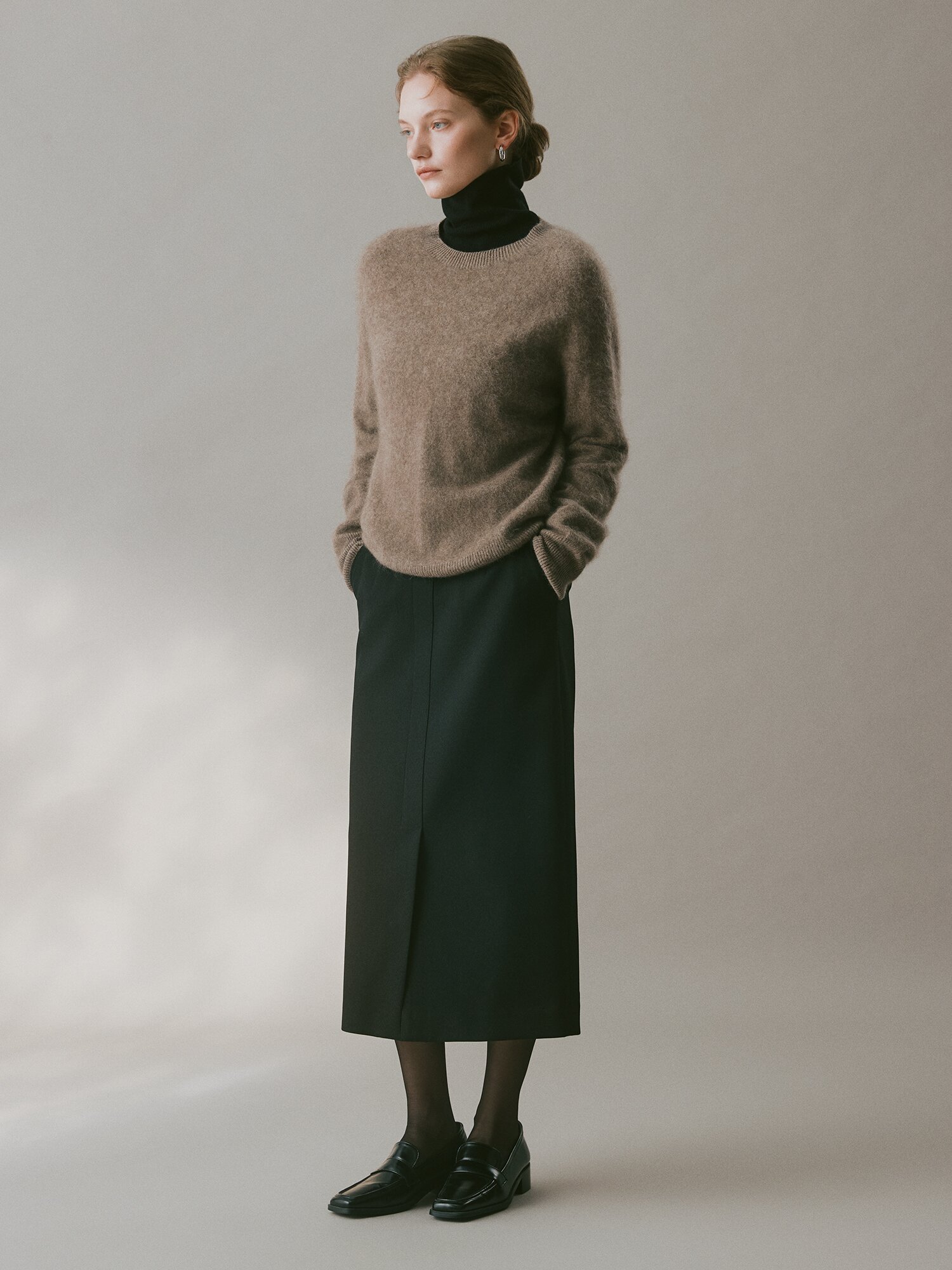 슬릿 포인트 H라인 스커트  (BLACK)