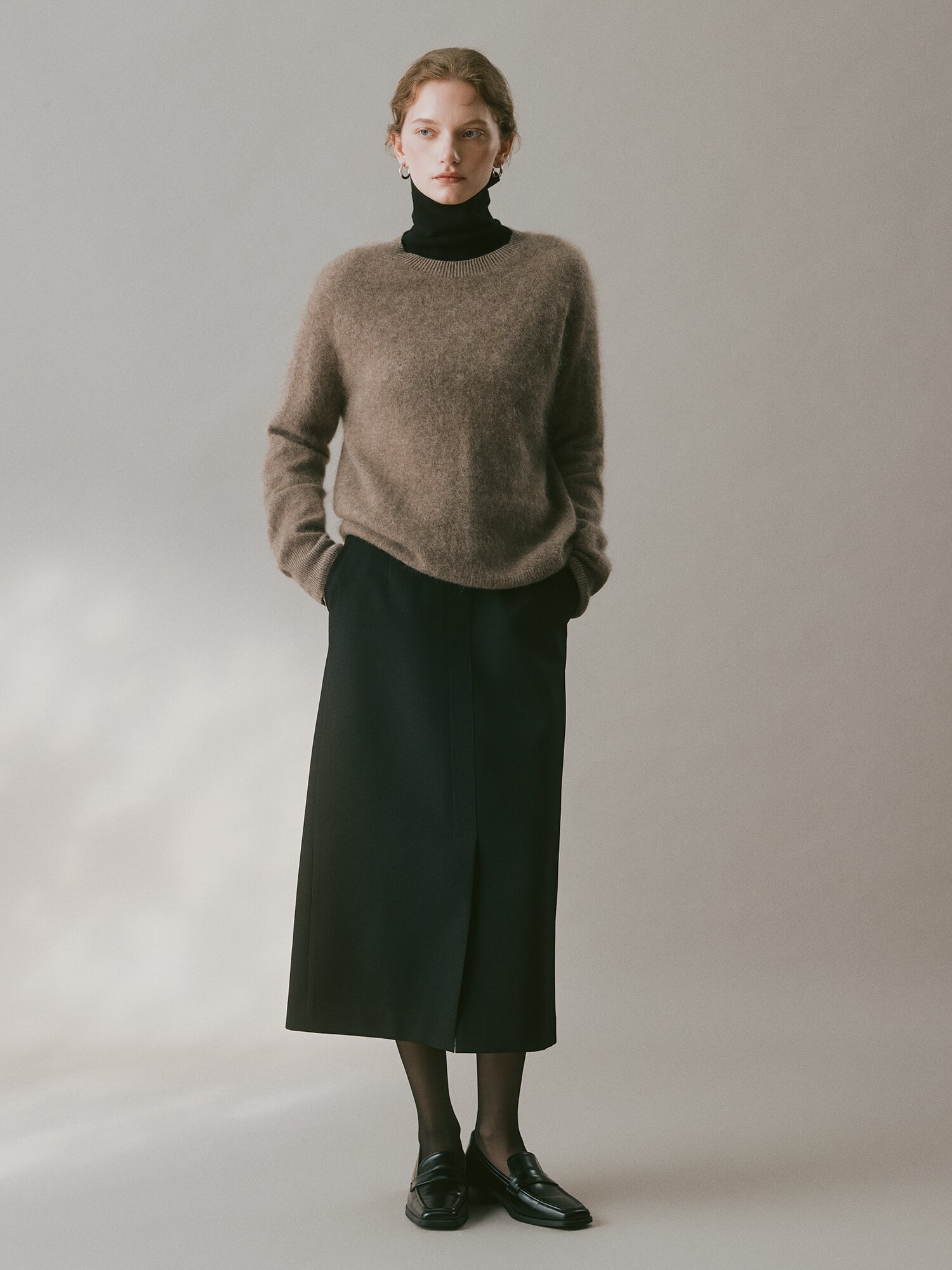 슬릿 포인트 H라인 스커트  (BLACK)
