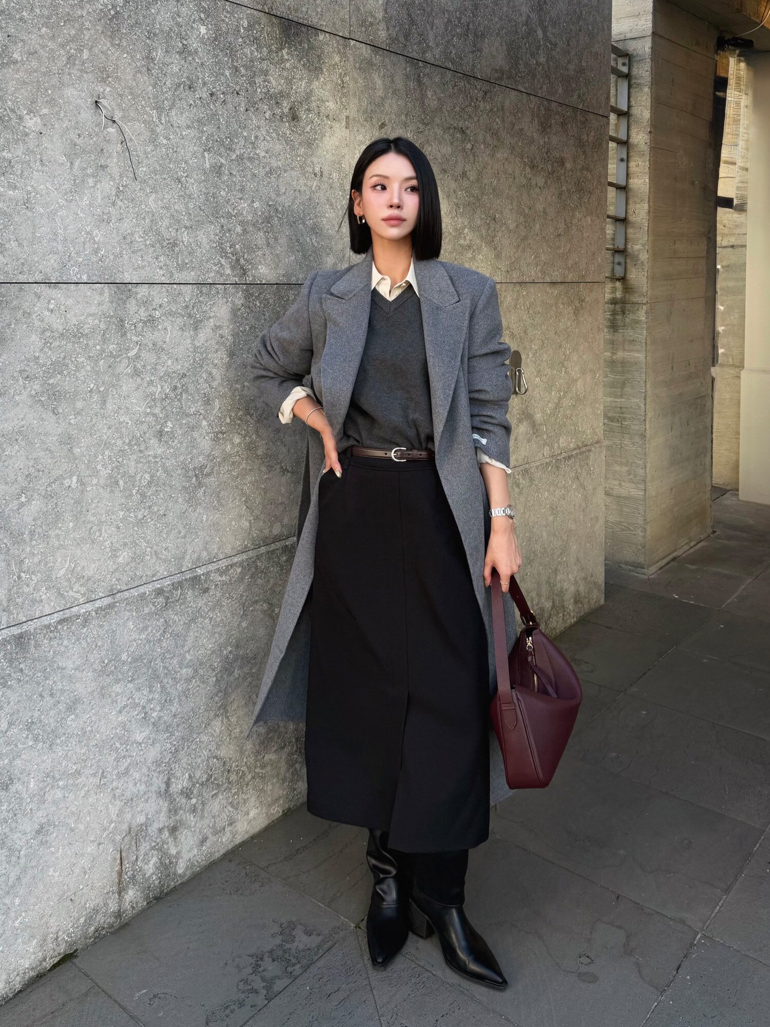 슬릿 포인트 H라인 스커트  (BLACK)