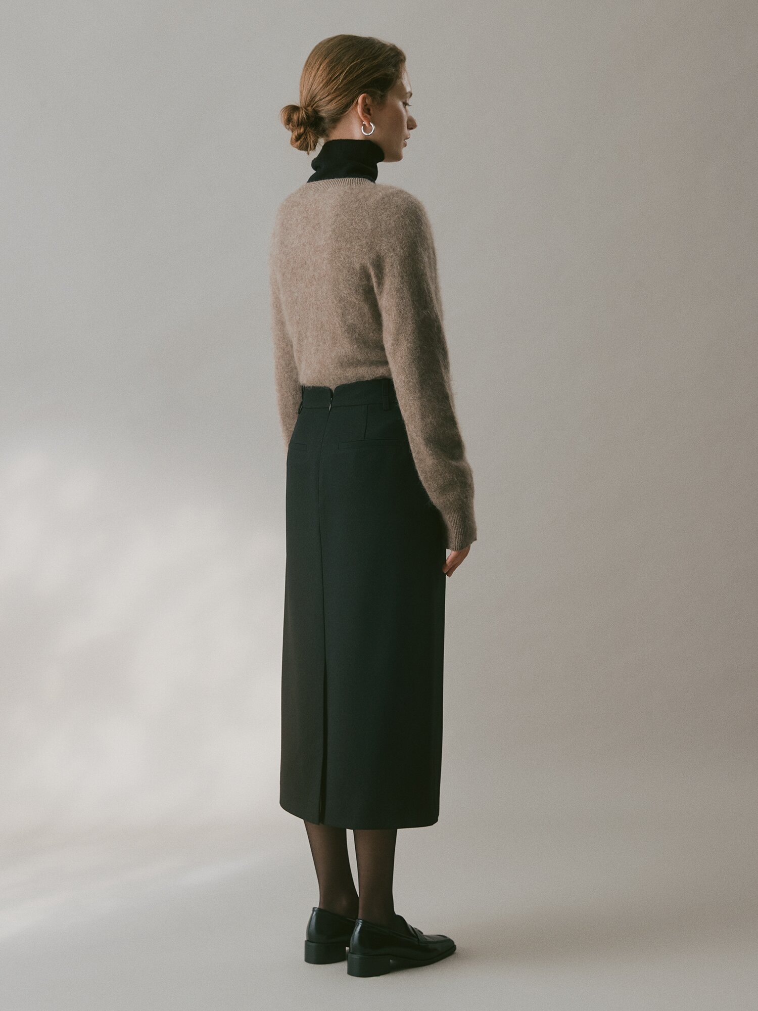 슬릿 포인트 H라인 스커트  (BLACK)