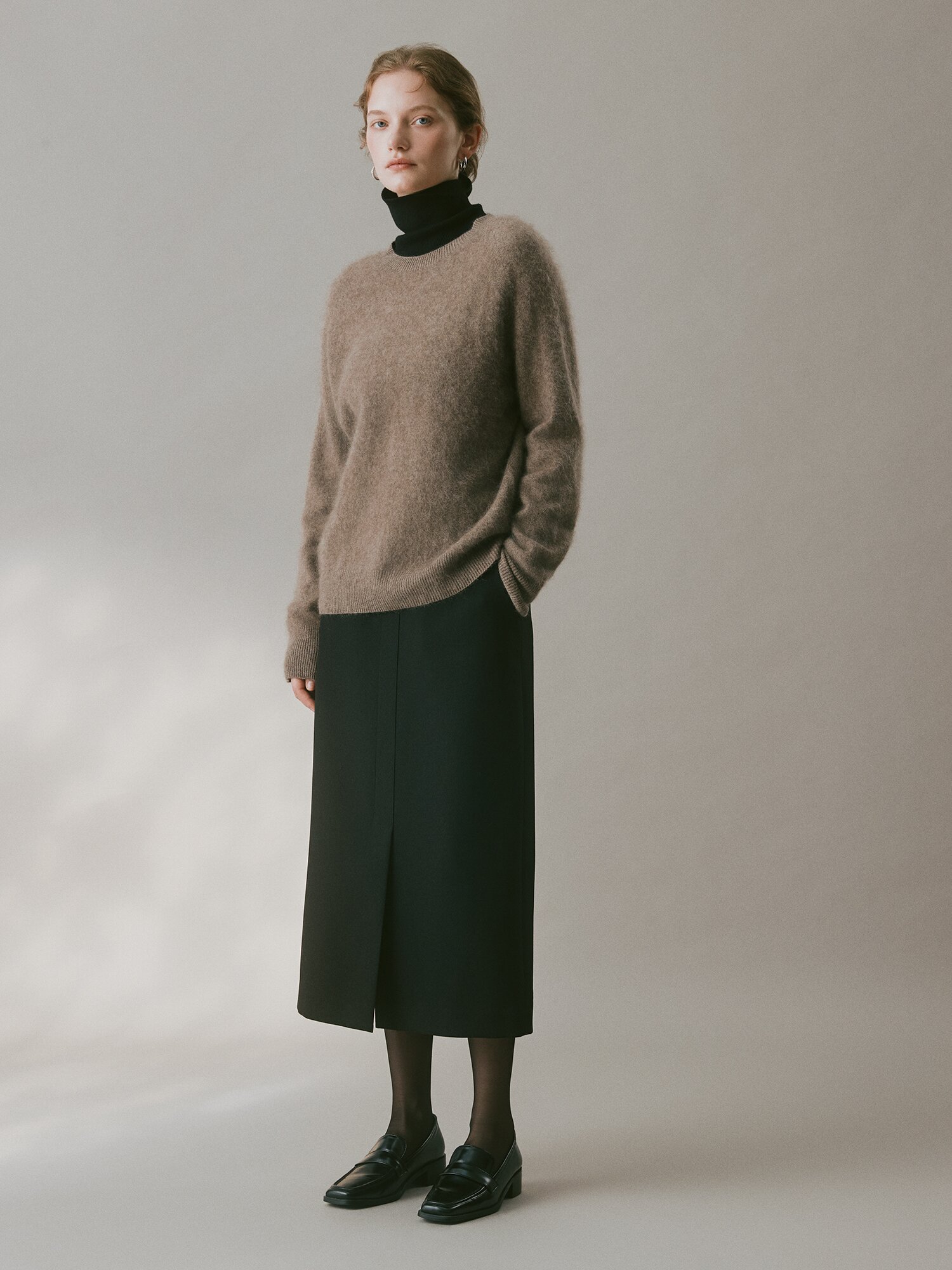 슬릿 포인트 H라인 스커트  (BLACK)