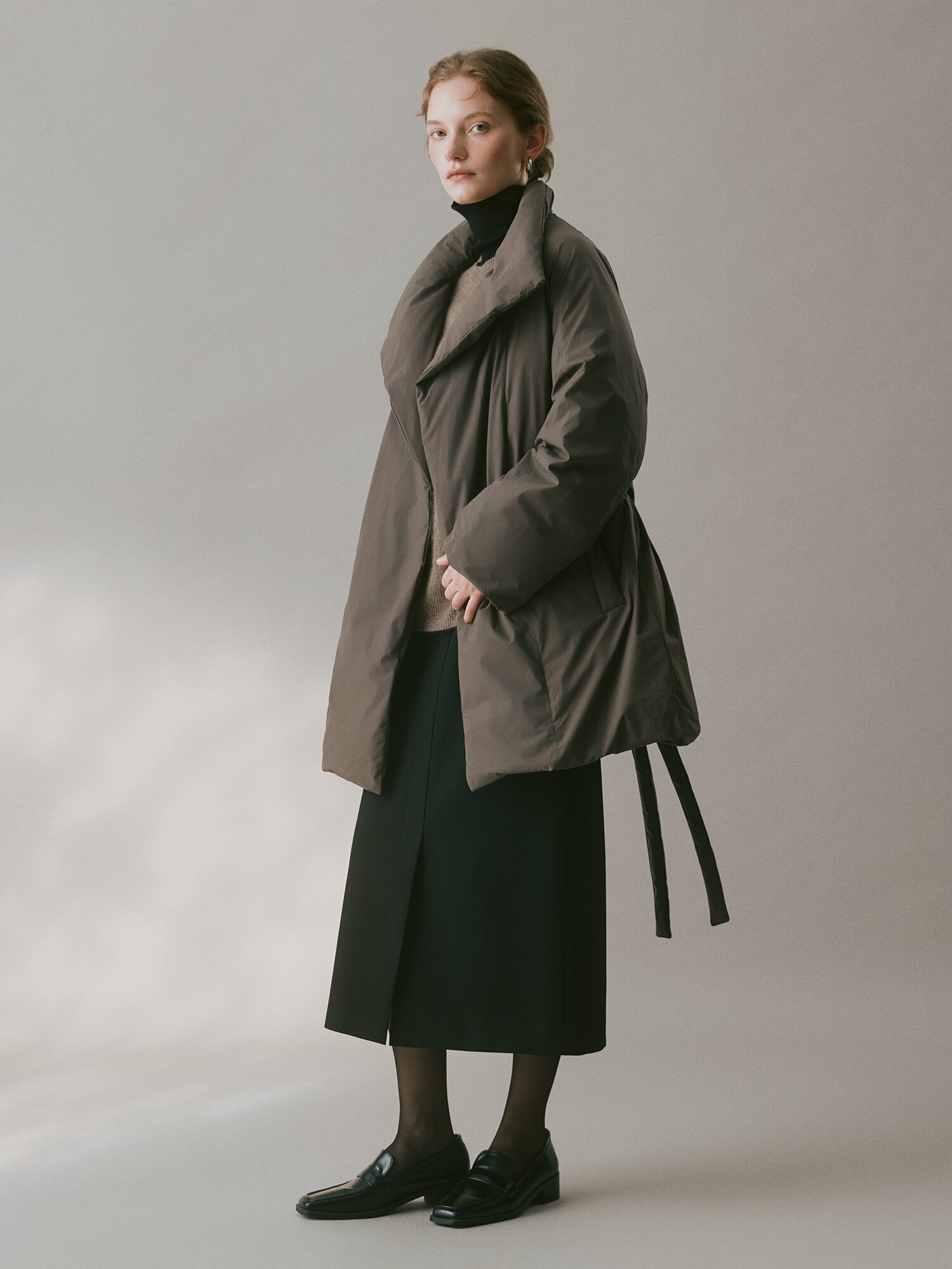 슬릿 포인트 H라인 스커트  (BLACK)