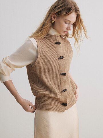 YY_Layered horn button vest top