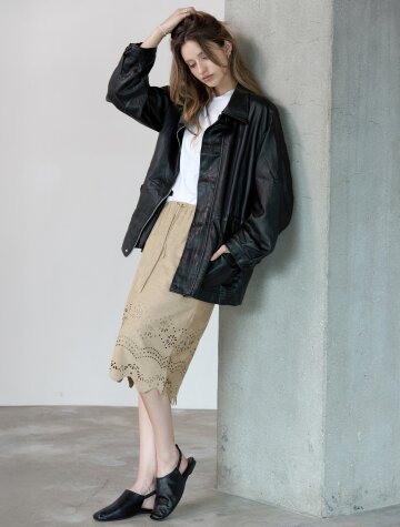 웨이브 펀칭 스웨이드스커트 BEIGE