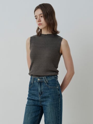 EMBOSSED RIBBED SLEEVELESS KNIT (CH)