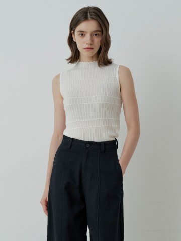 EMBOSSED RIBBED SLEEVELESS KNIT (IV)