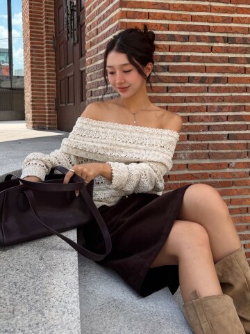 MELLOW OFF-SHOULDER PUNCHING KNIT (IV)
