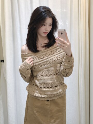 MELLOW OFF-SHOULDER PUNCHING KNIT (BE)