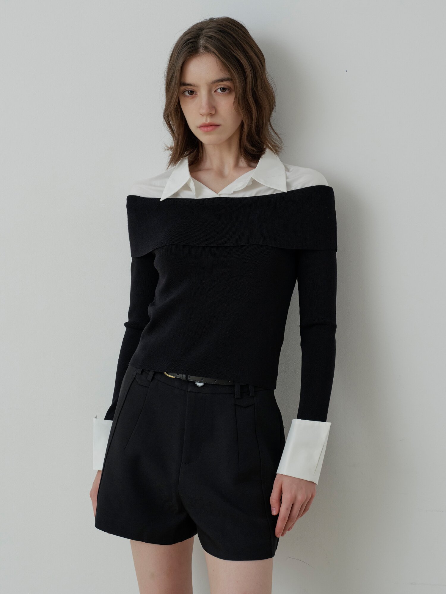 CLASSIC LAYERED OFF-SHOULDER SHIRT (WH)