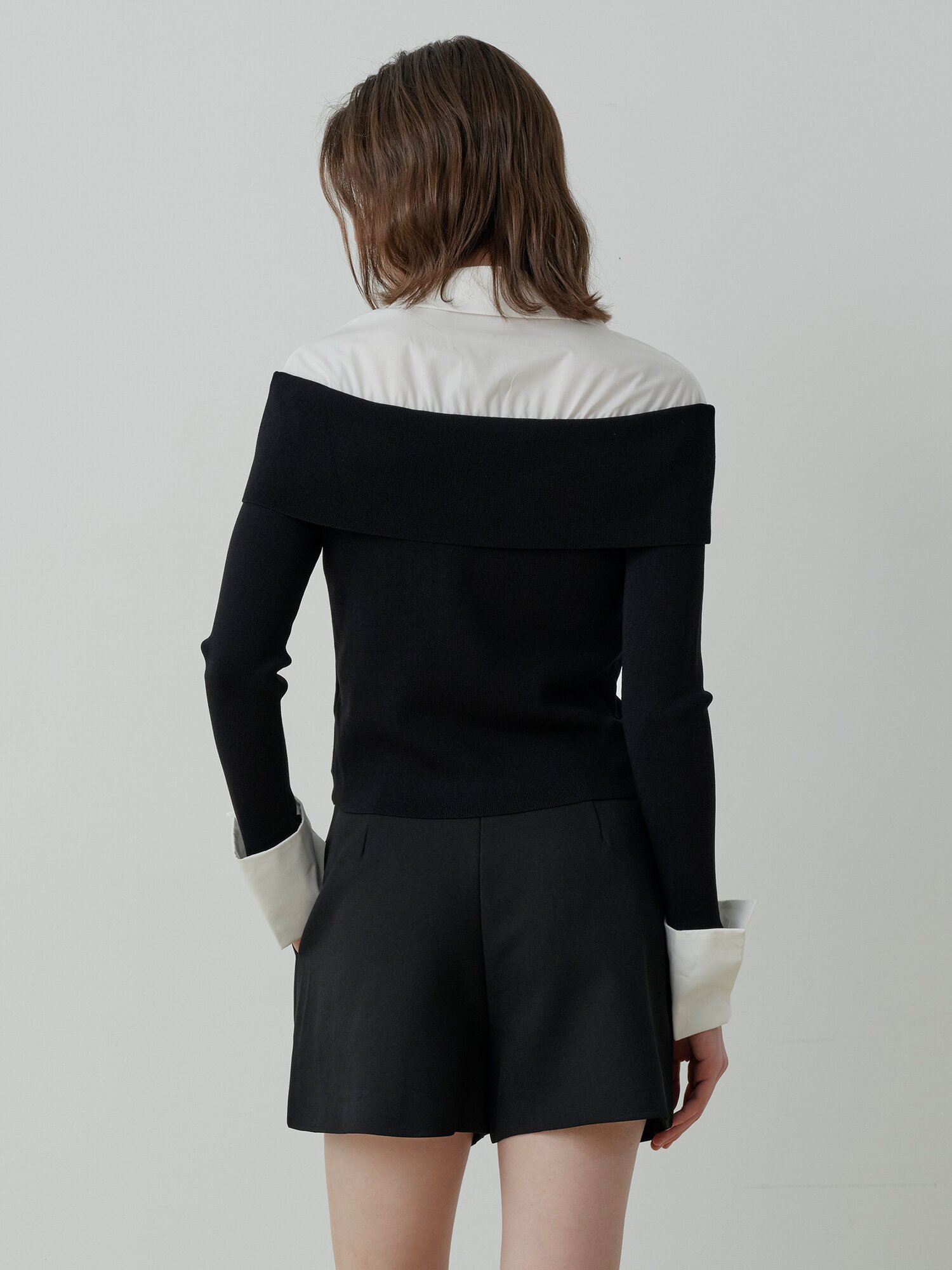 CLASSIC LAYERED OFF-SHOULDER SHIRT (WH)