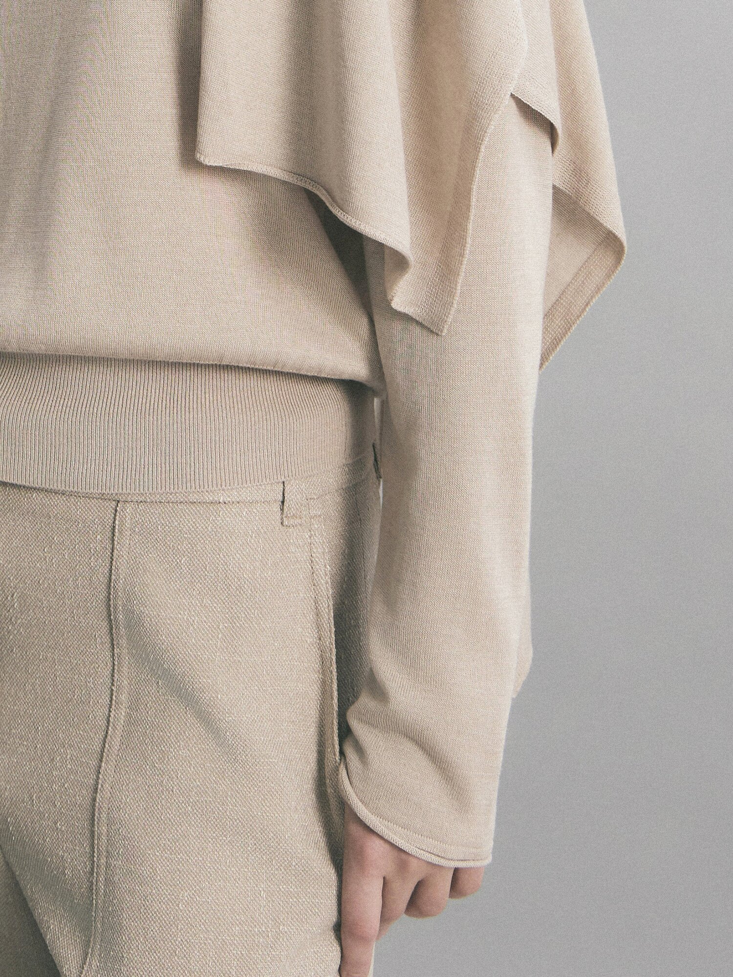 패널 머플러넥 니트 (BEIGE)
