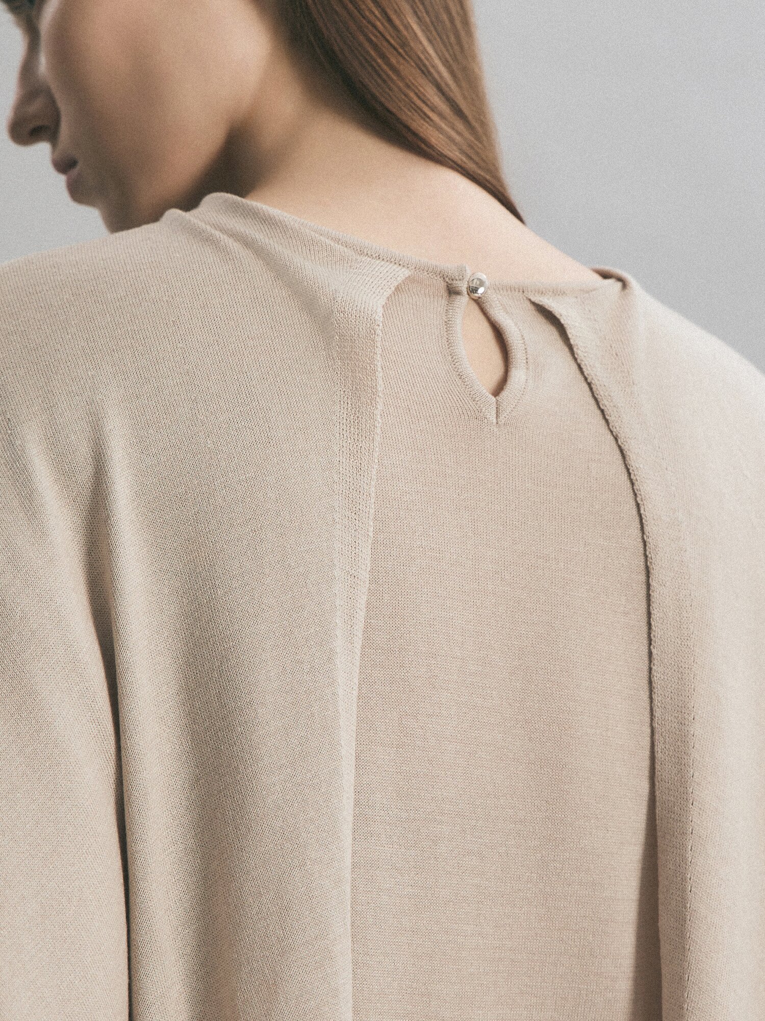 패널 머플러넥 니트 (BEIGE)
