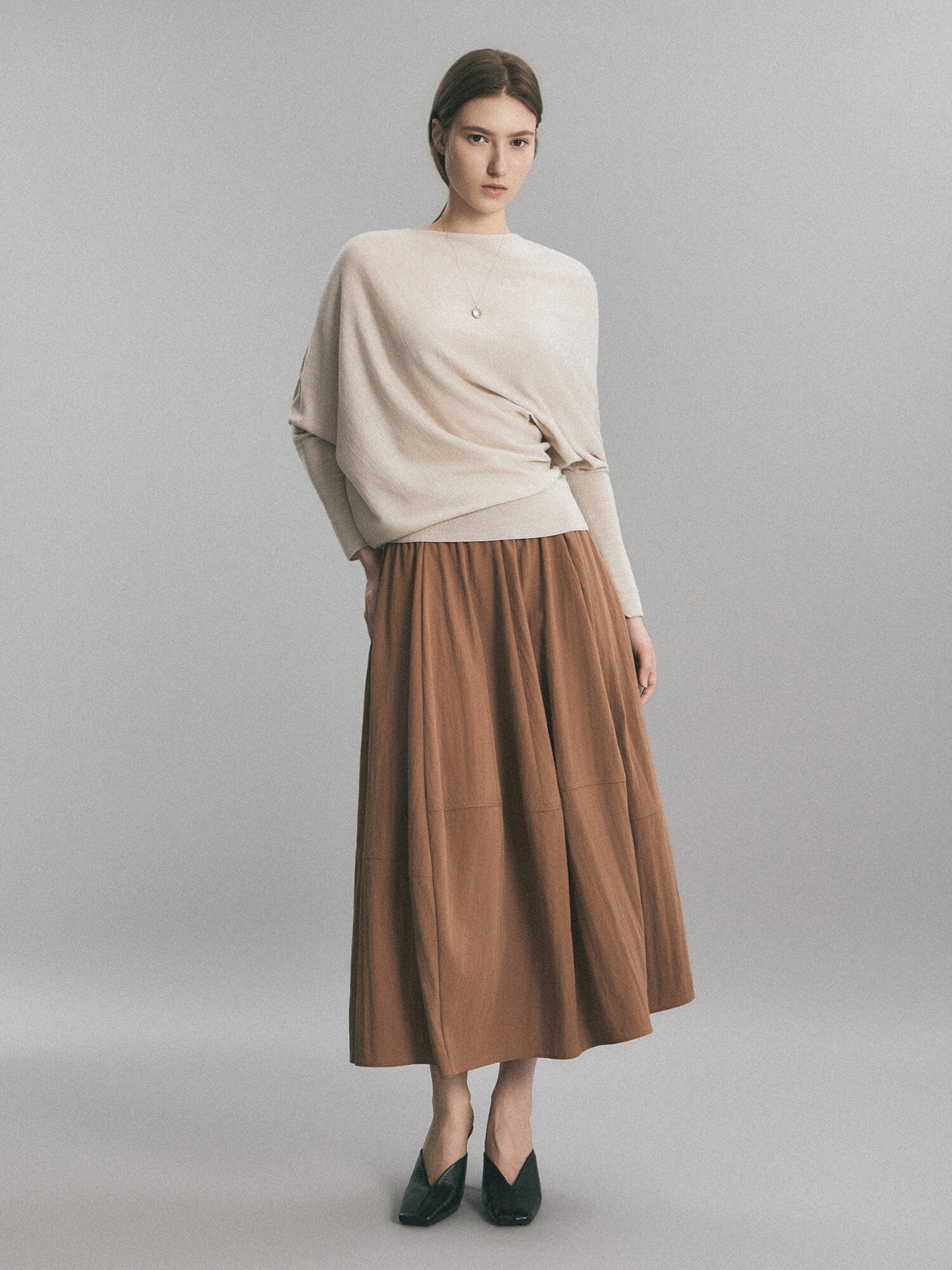 드레이프 돌먼 슬리브 니트 (BEIGE)